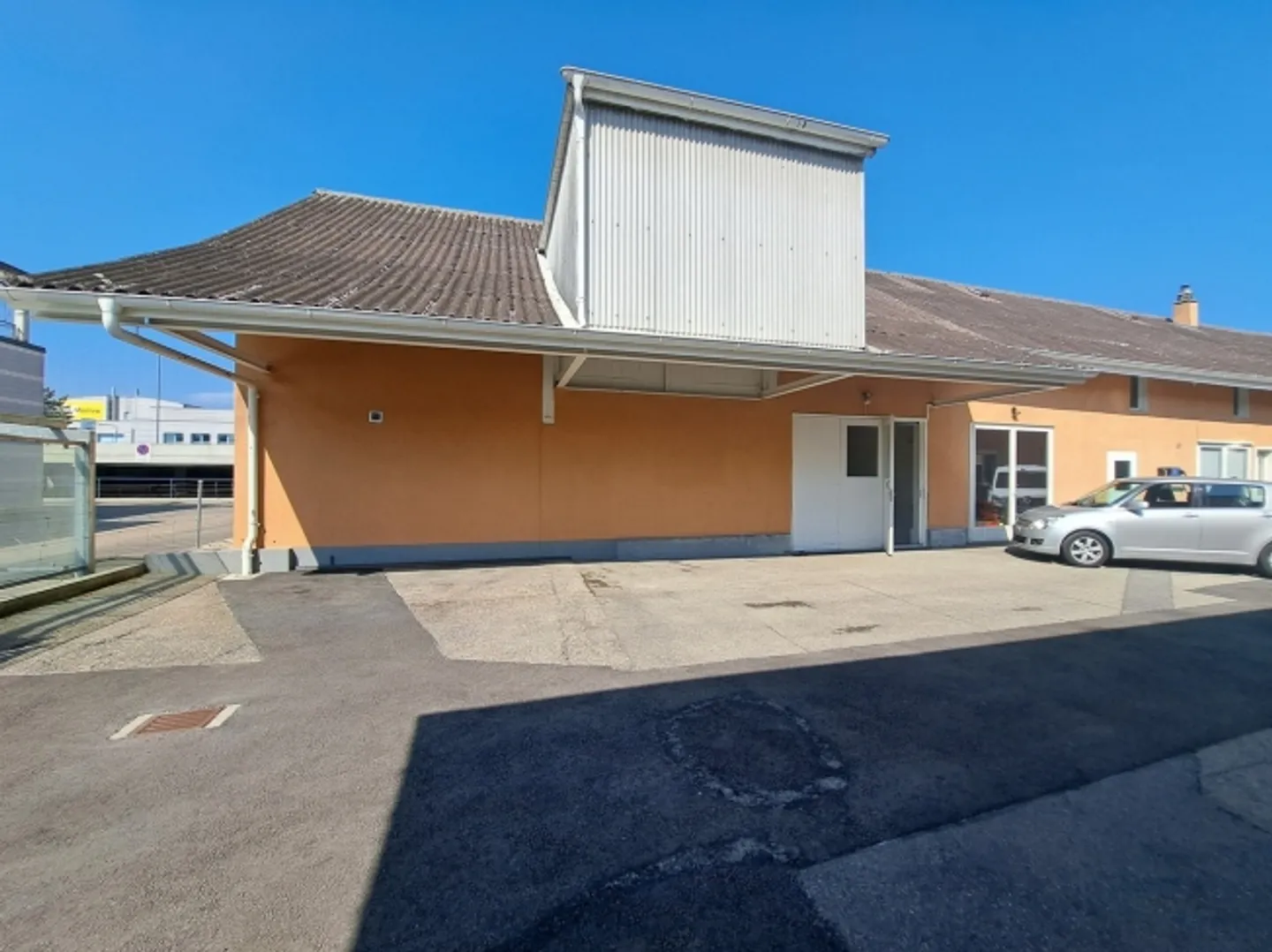 «HIPPODROM 18, SPAZI COMMERCIALI CON GRANDE MEZZANINO» - Foto 1 di 6