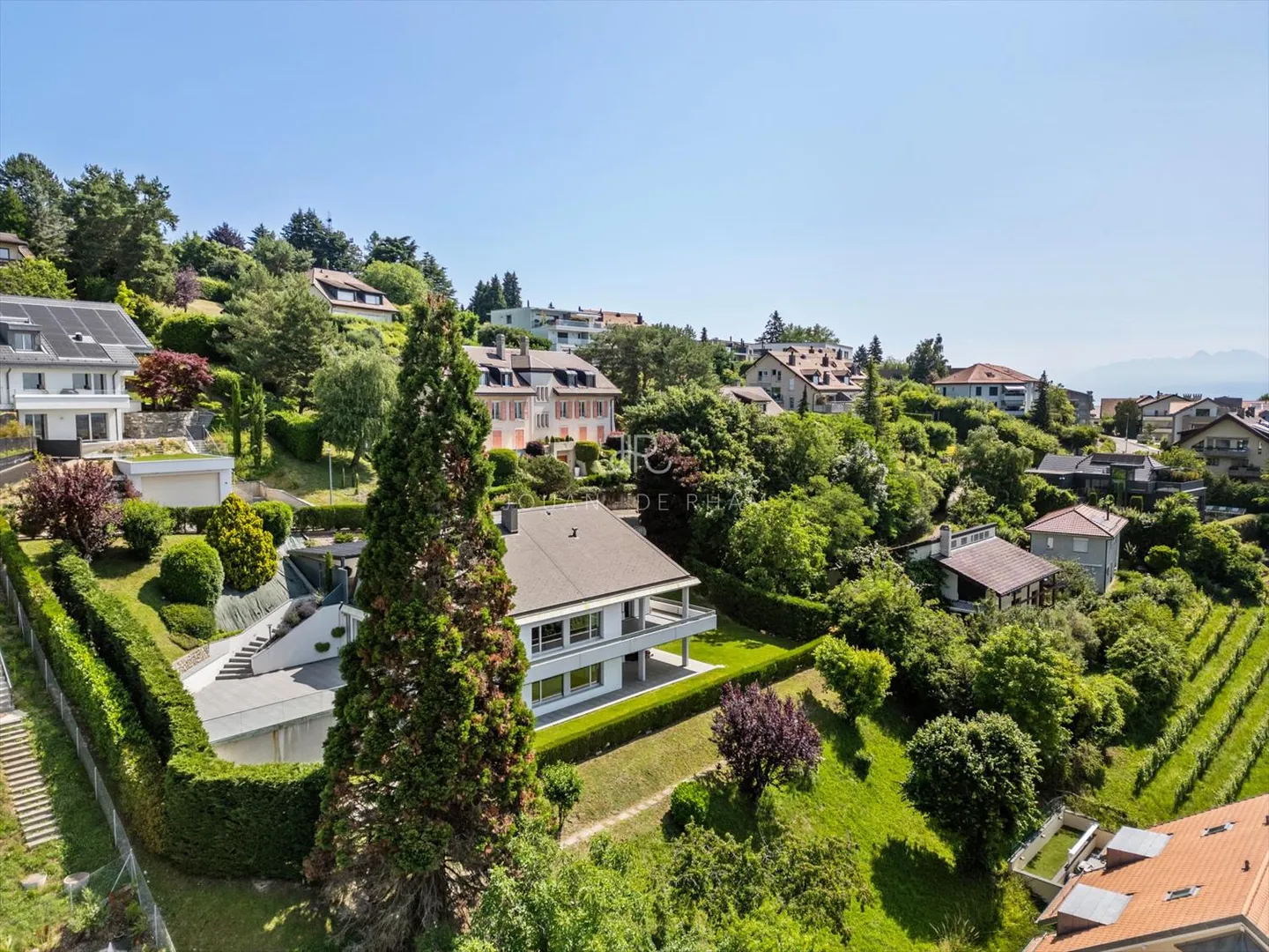 Magnifique maison au style contemporain avec une vue imprenable - Photo 2 sur 9
