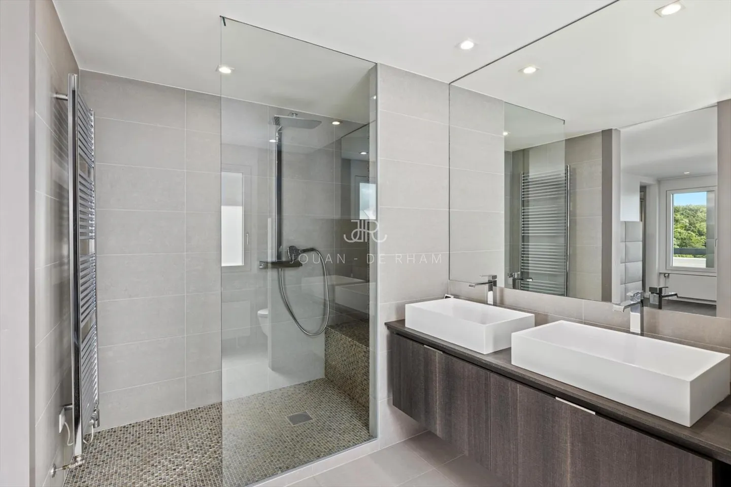 Magnifique maison au style contemporain avec une vue imprenable - Photo 4 sur 9