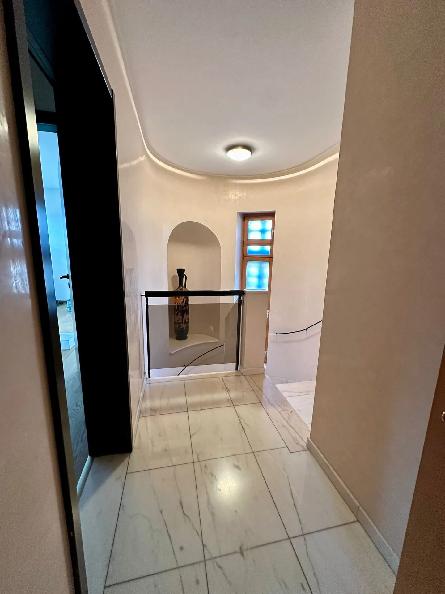 Vezia : Maison jumelée avec grand jardin et nombreux parkings - Photo 5 sur 9