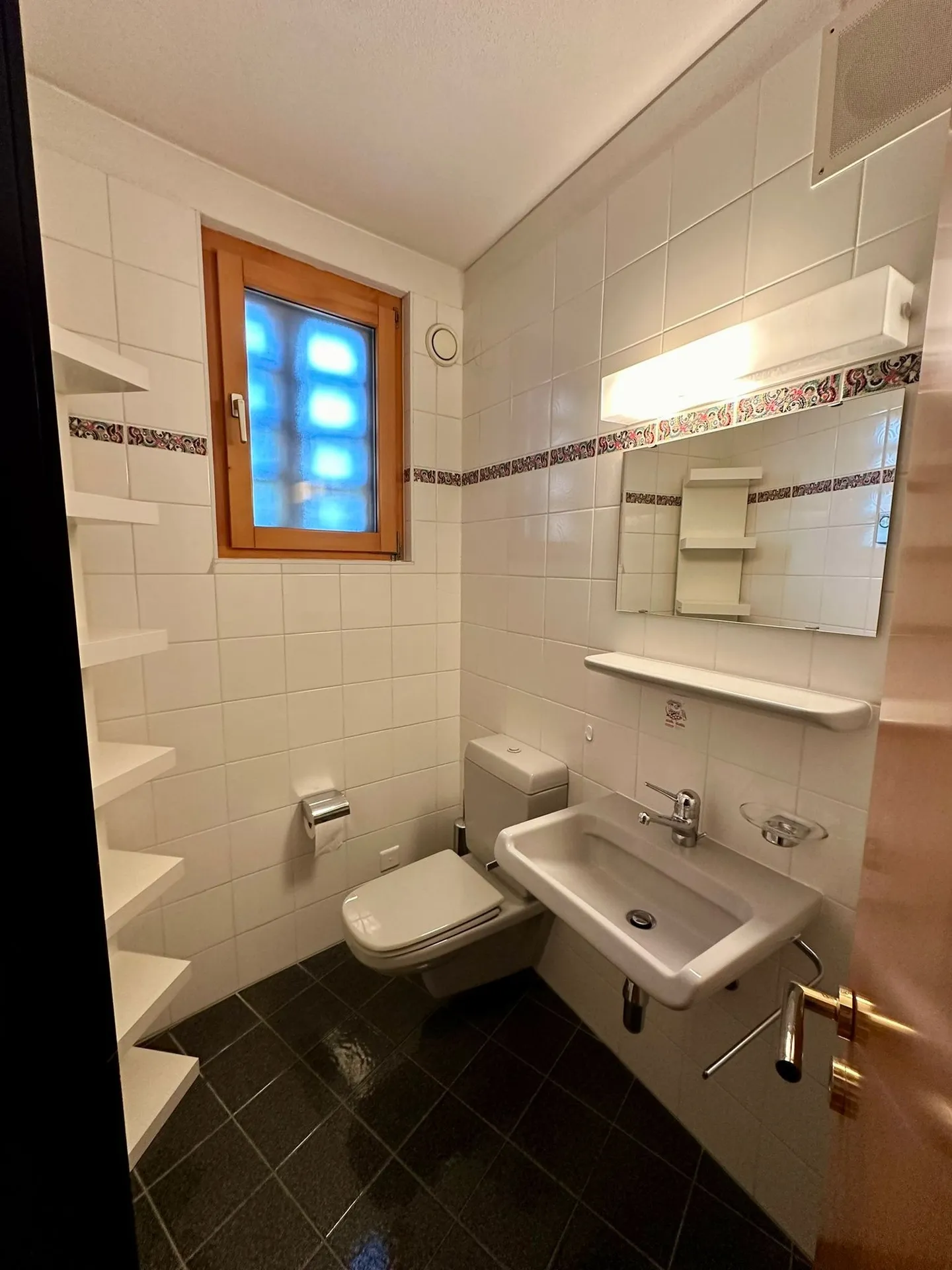 Vezia : Maison jumelée avec grand jardin et nombreux parkings - Photo 7 sur 9