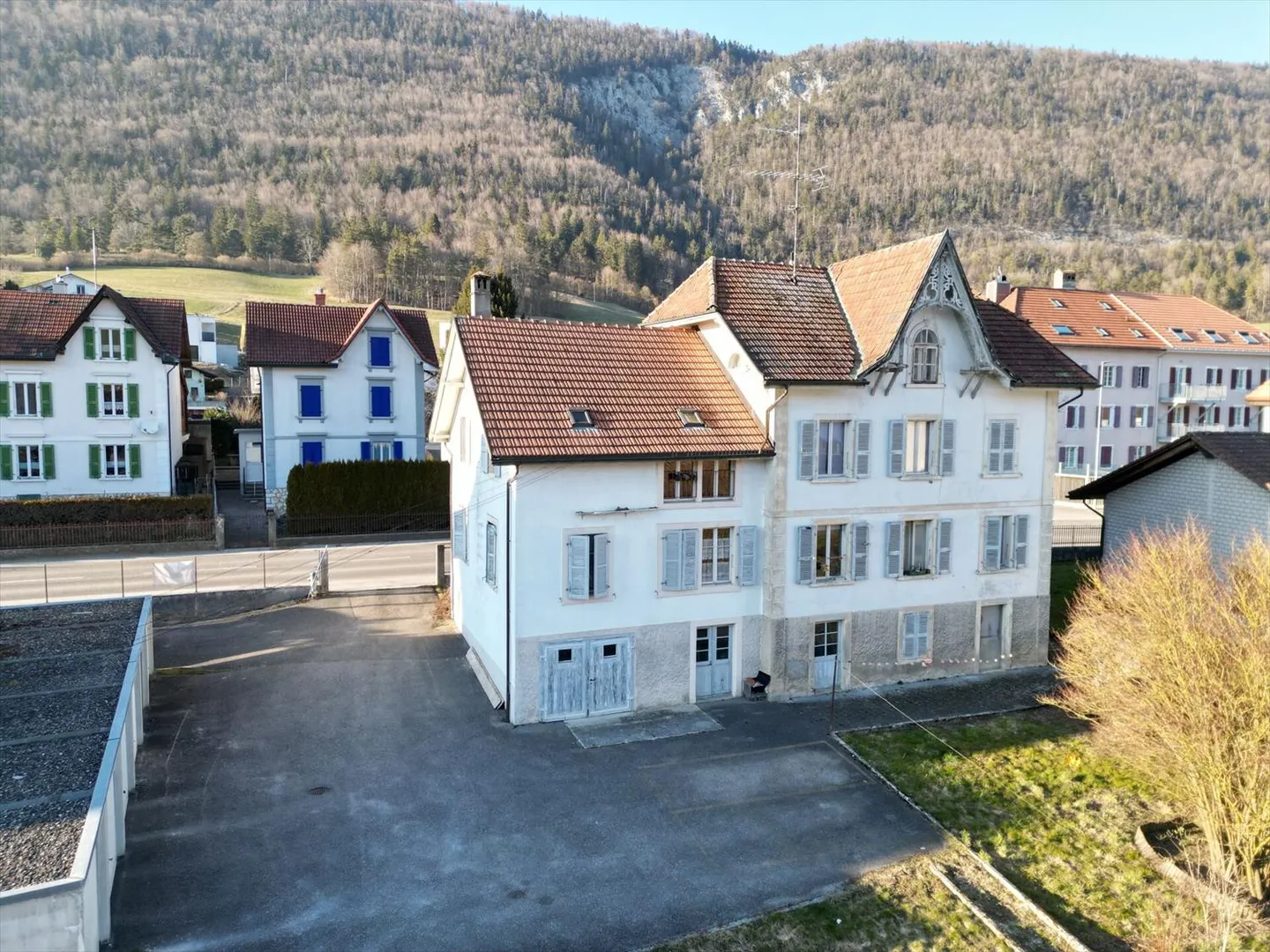 Residential building for sale - Photo 1 of 7