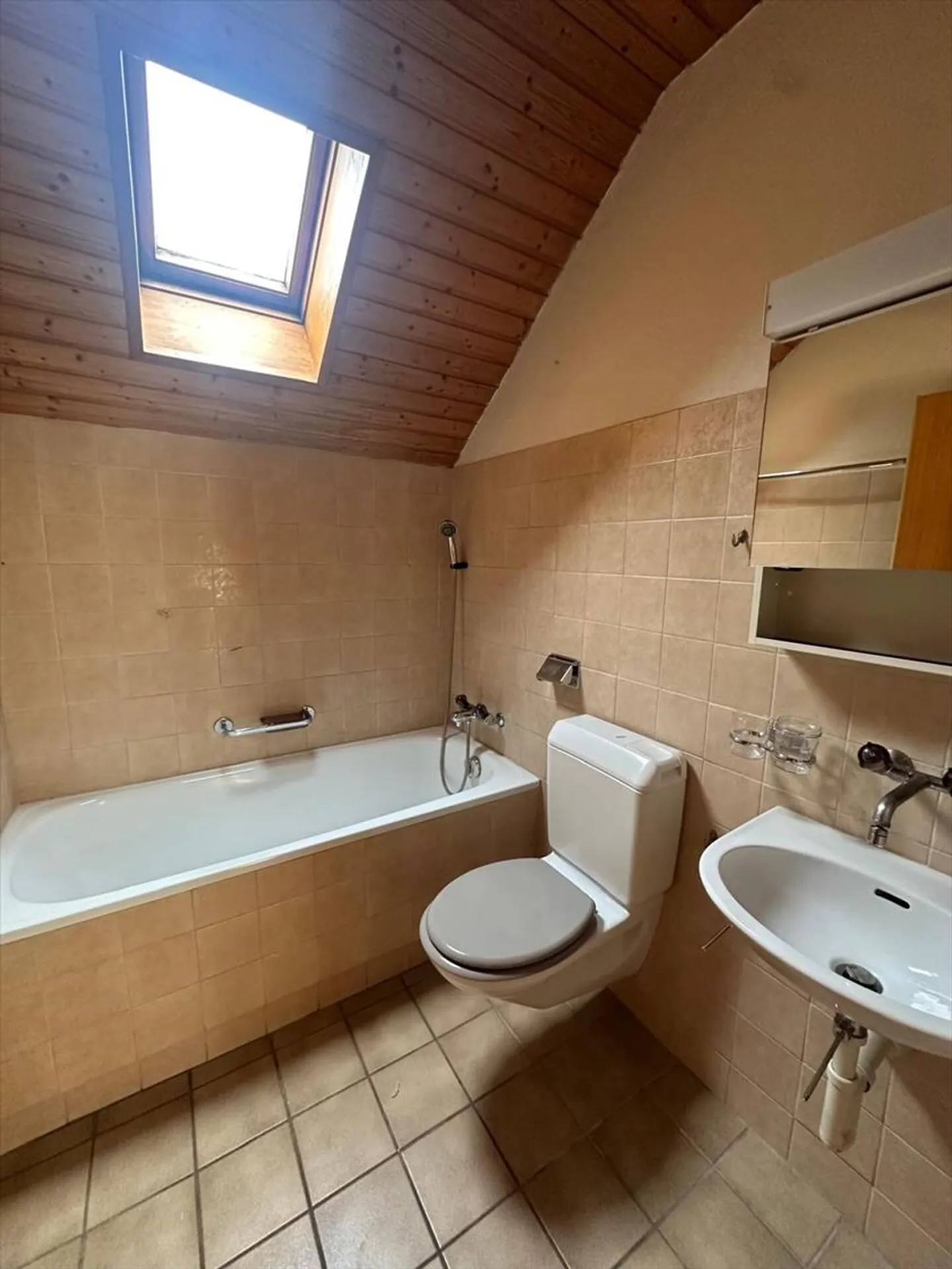 Residential building for sale - Photo 7 of 7