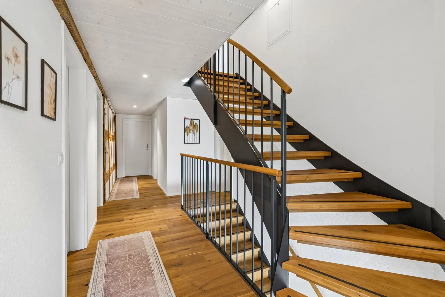Living with History - Breathtaking 5.5 Room House Section with Large Garden - Photo 7 of 13