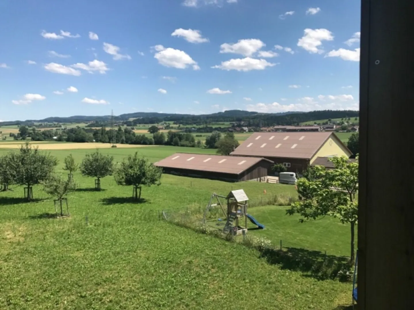 Bel appartement de 2 1/2 pièces dans la verdure - Photo 2 sur 17