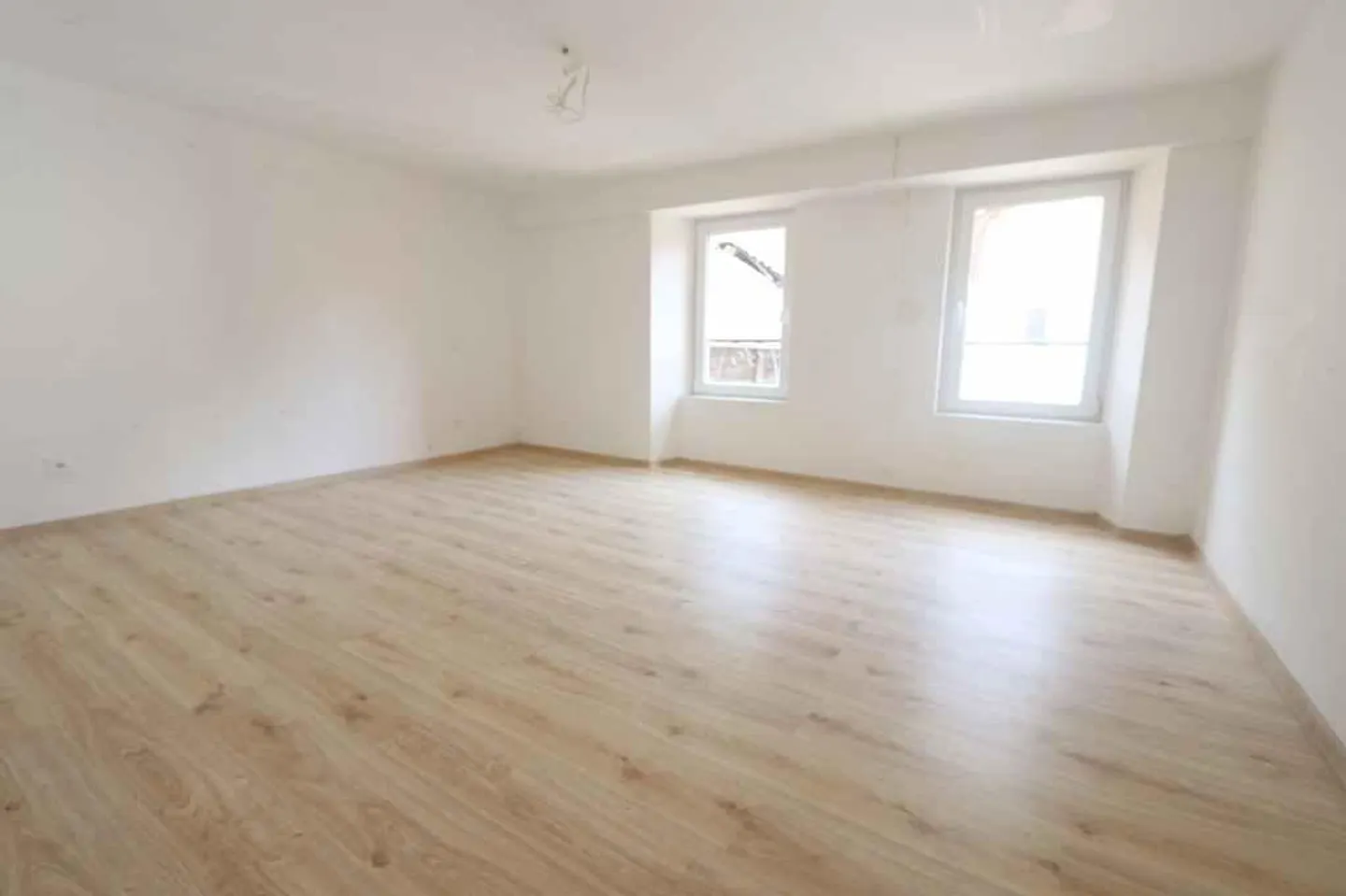 Casa bifamiliare con appartamenti di 3 1/2 e 7 1/2 locali - Foto 12 di 16