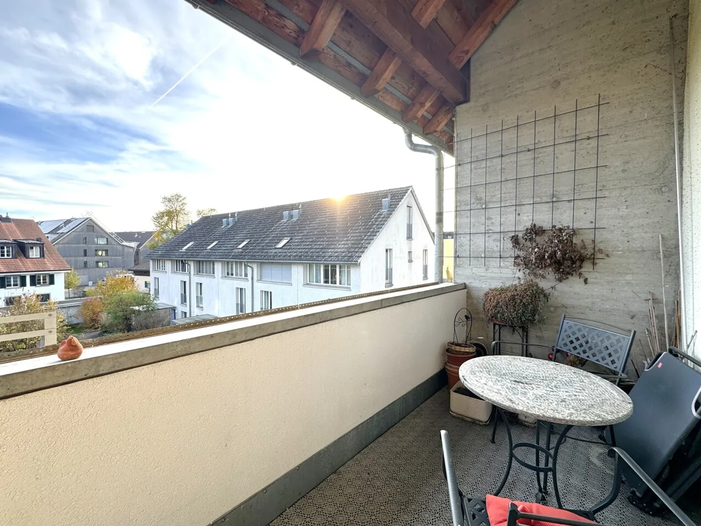 Central, quiet, sunny and at the top: Charming maisonette apartment - Photo 1 of 21