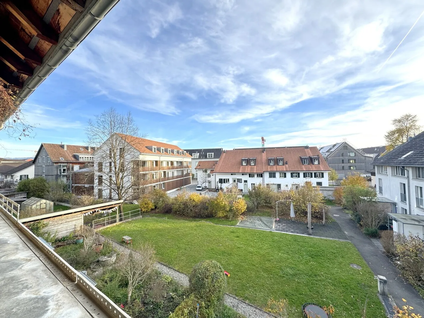 Central, quiet, sunny and at the top: Charming maisonette apartment - Photo 2 of 21