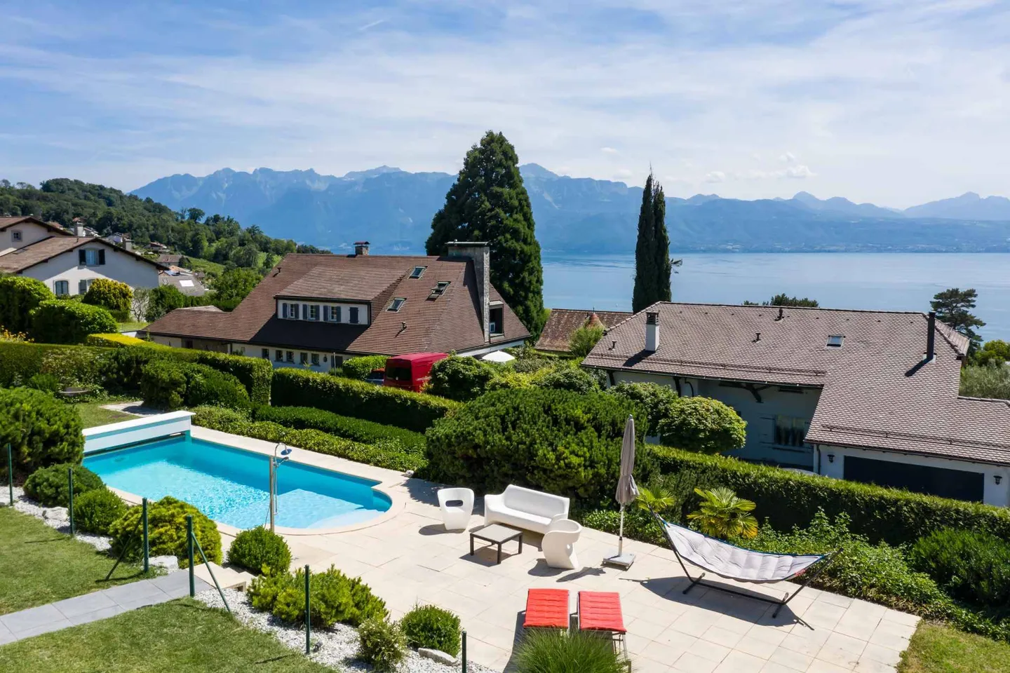 Villa indipendente di 325 m2 con bella vista sul lago e sulle montagne - Foto 5 di 13