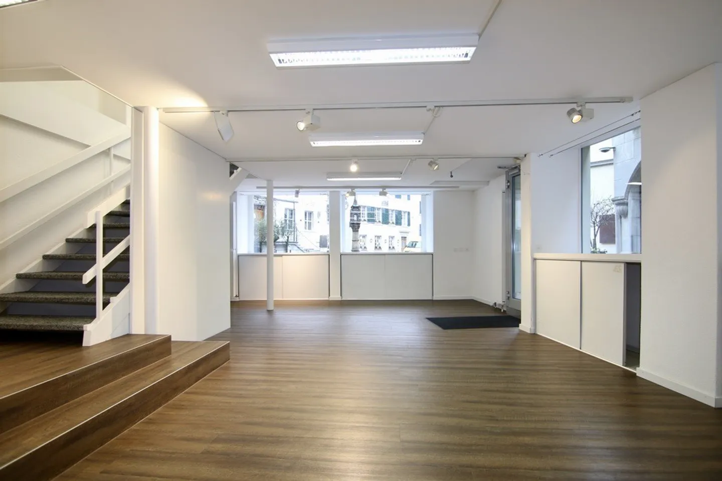 Espace commercial sur deux étages au cœur de la vieille ville de Soleure à louer - Photo 1 sur 6