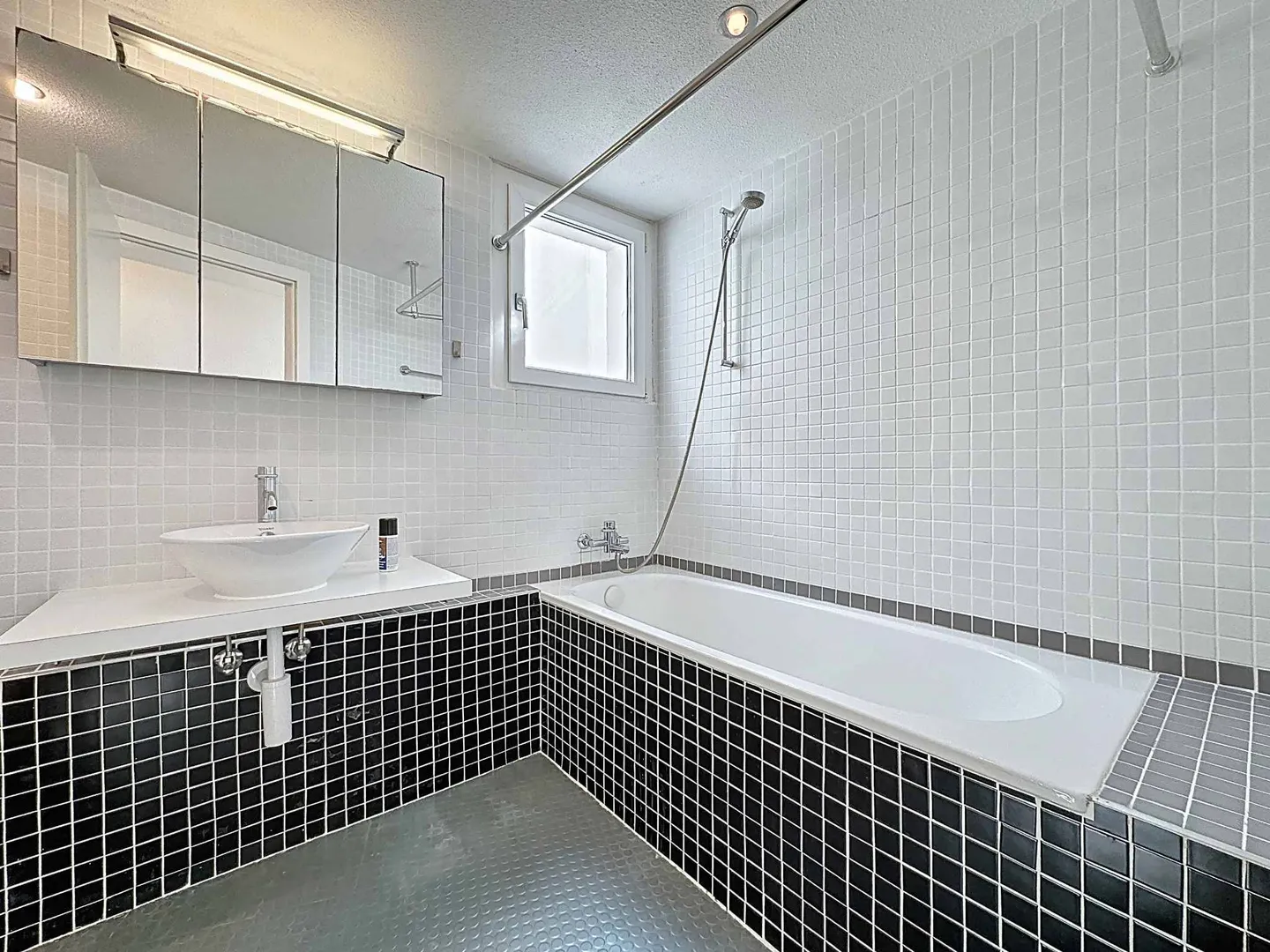 Villa indipendente di 325 m2 con bella vista sul lago e sulle montagne - Foto 13 di 13