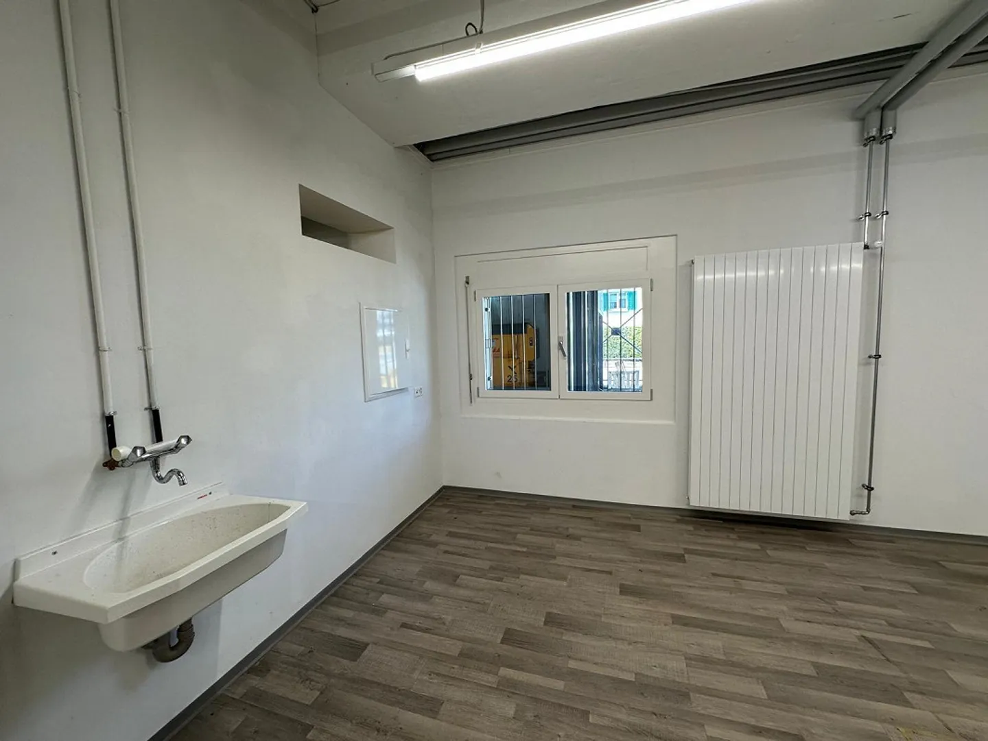 Spazio commerciale di 255 m2 in affitto in una posizione centrale - Foto 6 di 15