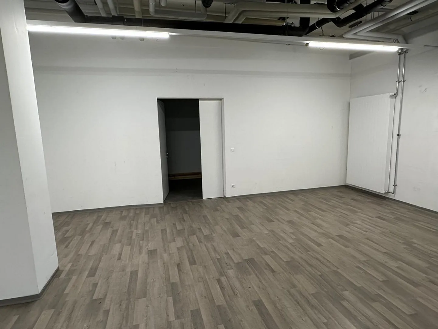 Spazio commerciale di 255 m2 in affitto in una posizione centrale - Foto 7 di 15