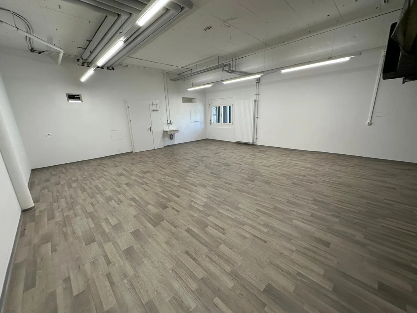 Spazio commerciale di 255 m2 in affitto in una posizione centrale - Foto 11 di 15