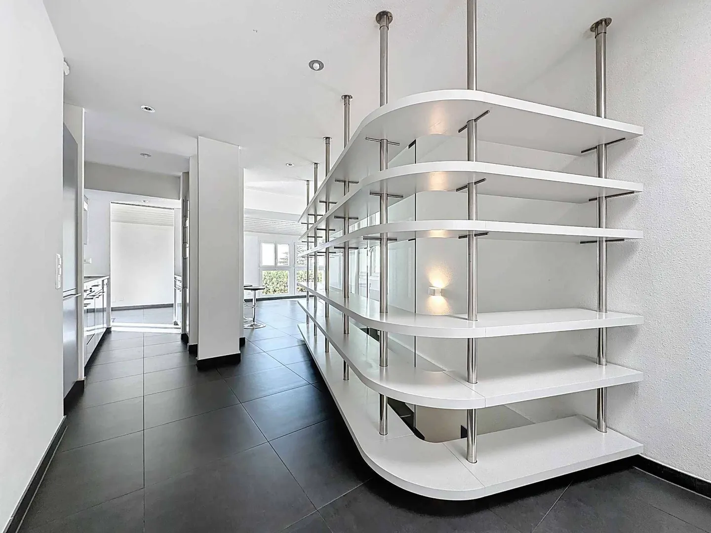 Villa indipendente di 325 m2 con bella vista sul lago e sulle montagne - Foto 10 di 13