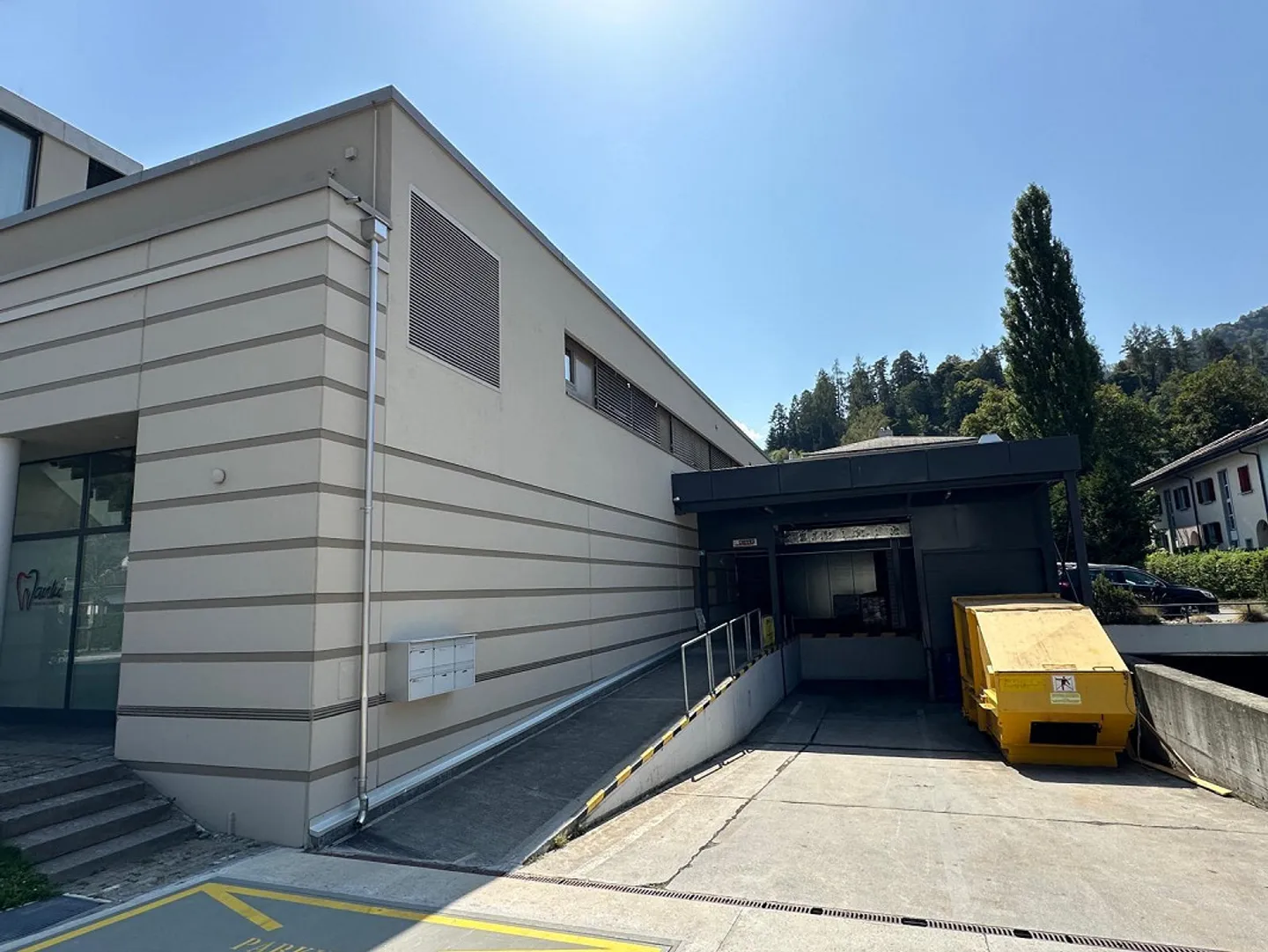 Spazio commerciale di 255 m2 in affitto in una posizione centrale - Foto 3 di 15