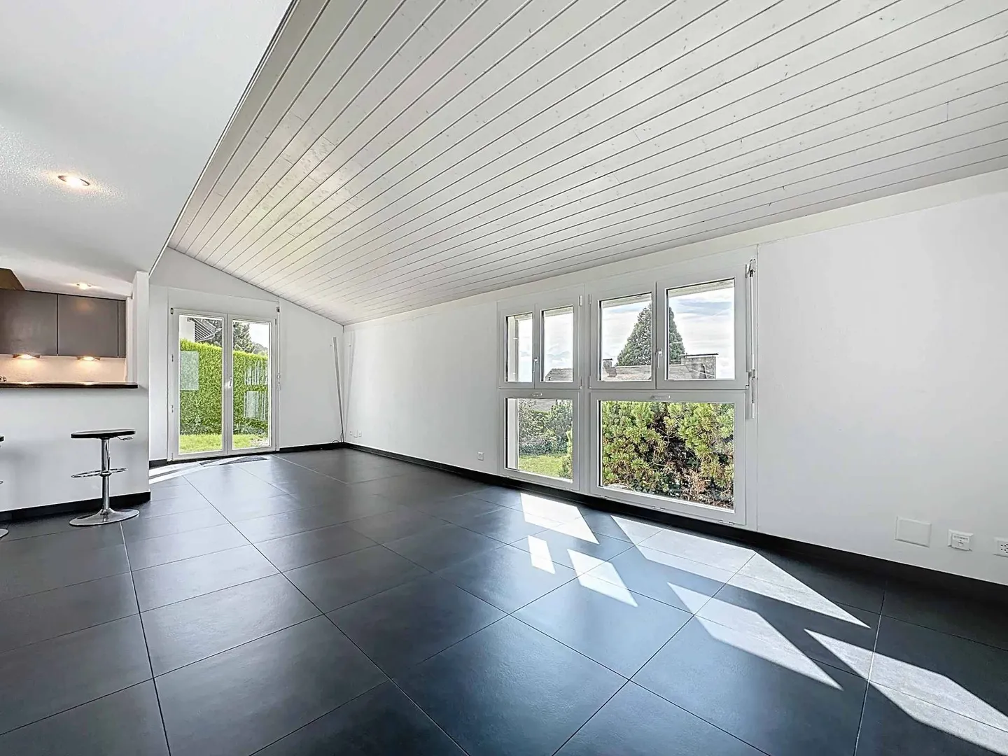 Villa indipendente di 325 m2 con bella vista sul lago e sulle montagne - Foto 11 di 13