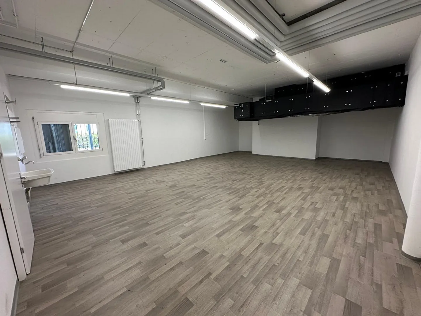 Spazio commerciale di 255 m2 in affitto in una posizione centrale - Foto 12 di 15