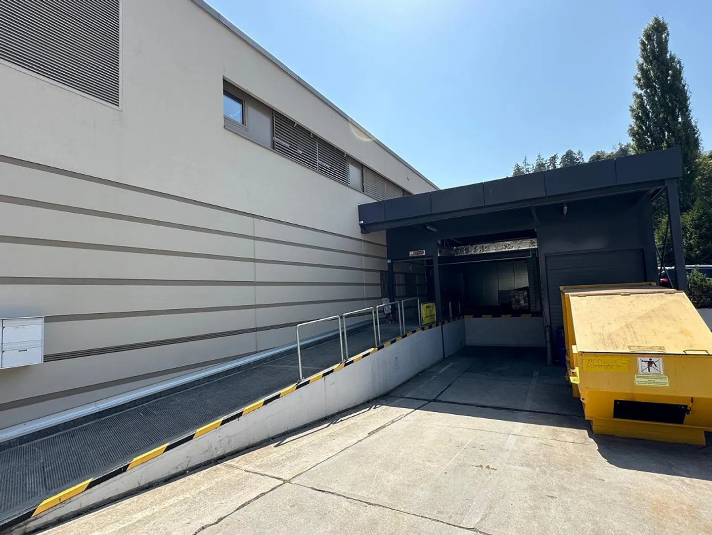 Spazio commerciale di 255 m2 in affitto in una posizione centrale - Foto 13 di 15