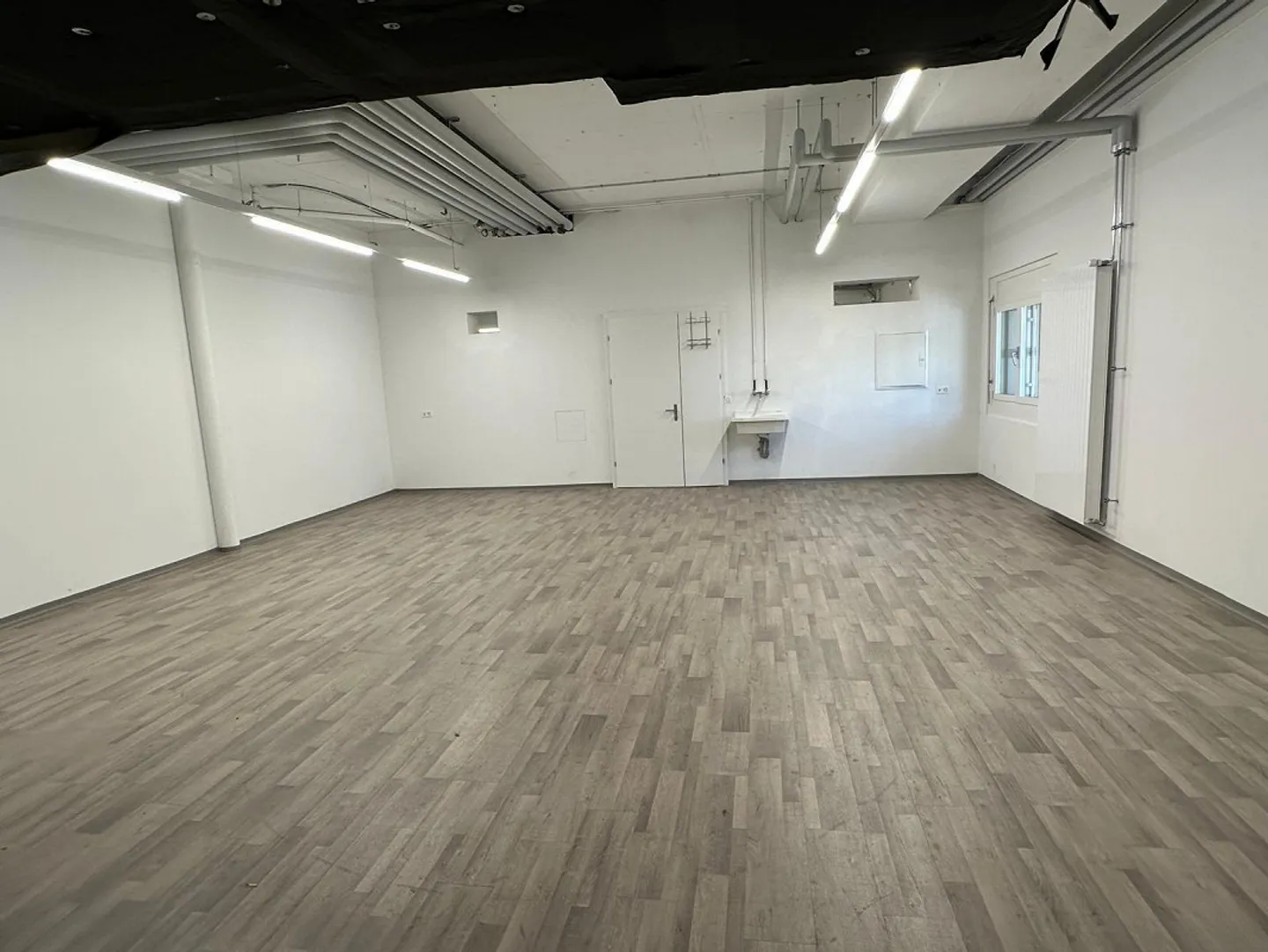 Spazio commerciale di 255 m2 in affitto in una posizione centrale - Foto 14 di 15