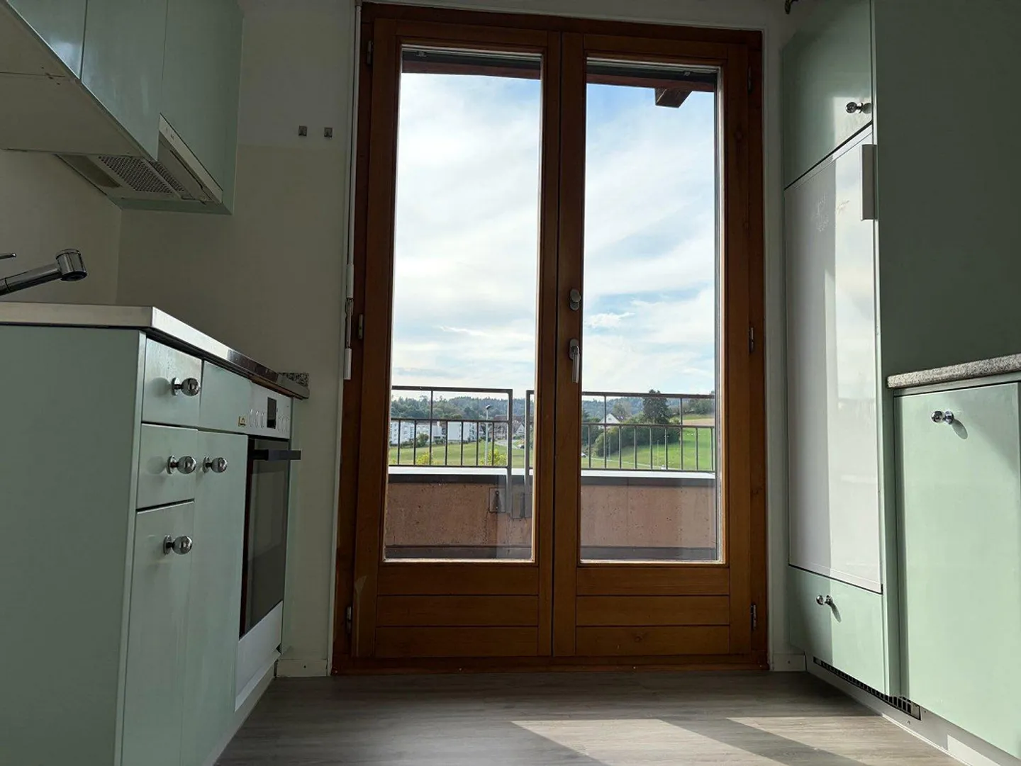 Charming 2.5-room penthouse apartment with fireplace for rent! - Photo 3 of 10