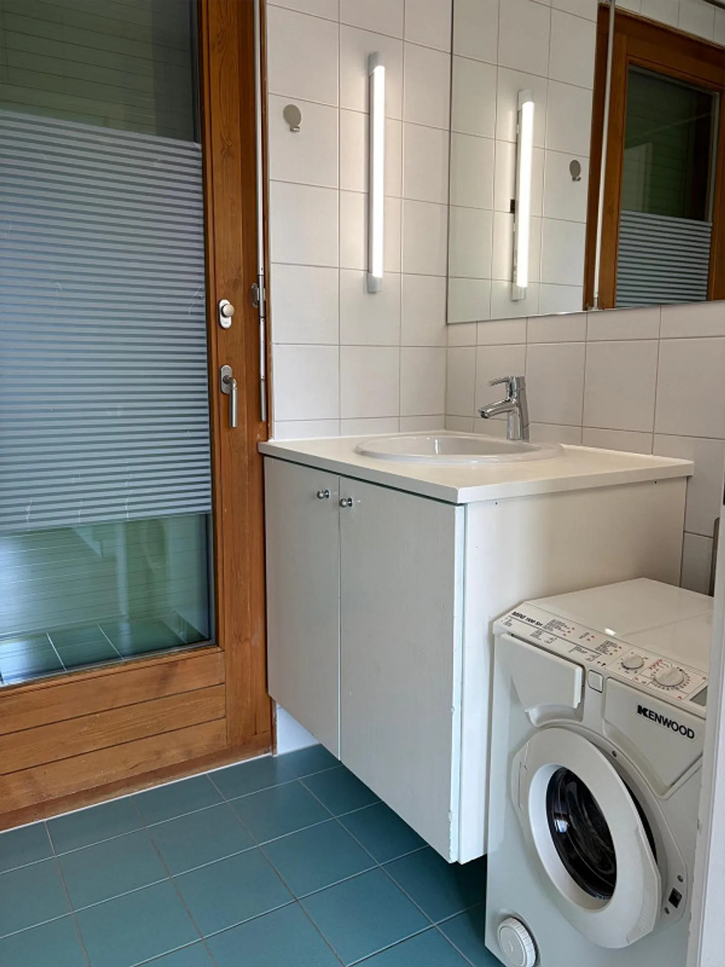 Charming 2.5-room penthouse apartment with fireplace for rent! - Photo 4 of 10