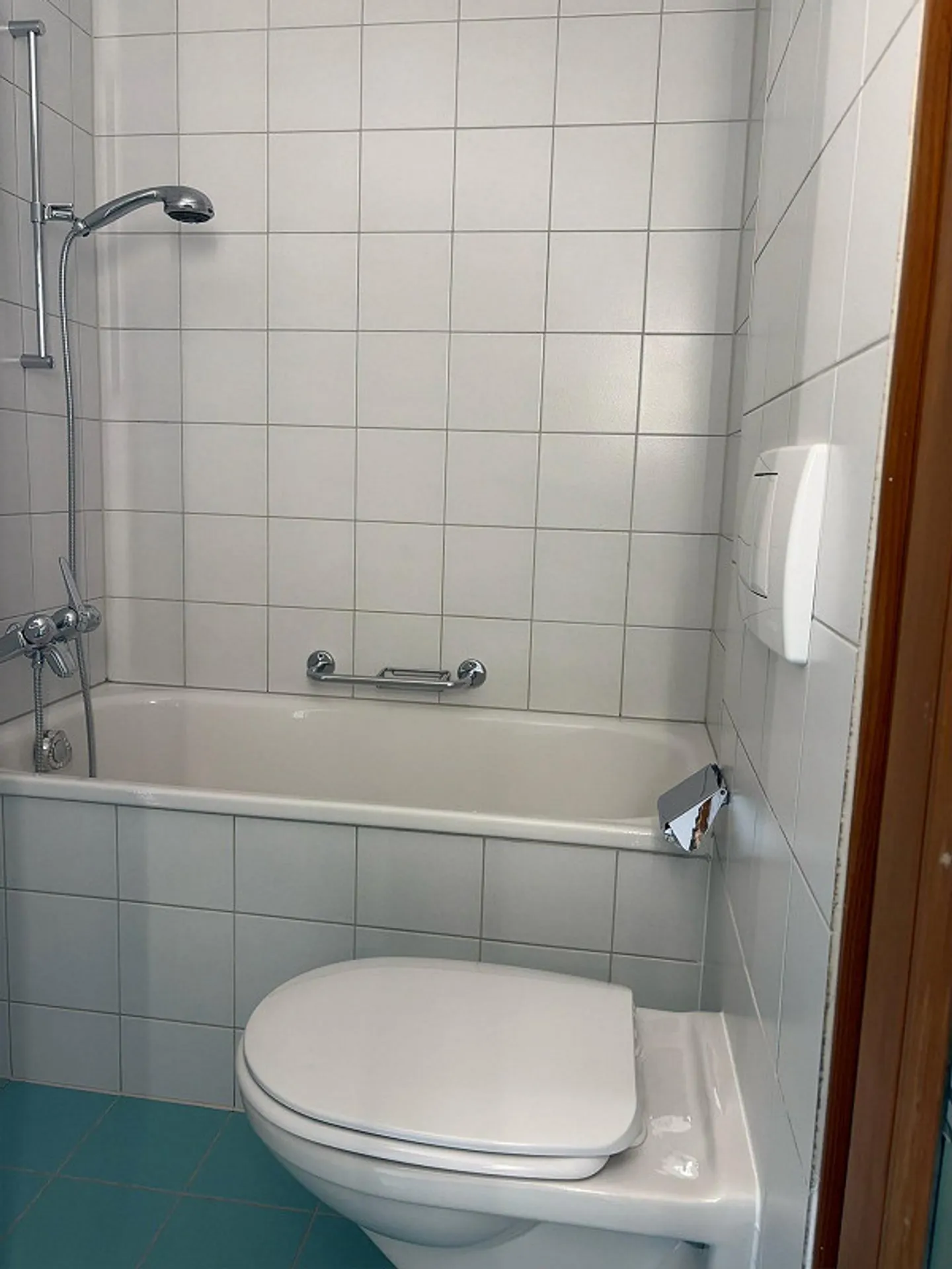 Charming 2.5-room penthouse apartment with fireplace for rent! - Photo 5 of 10