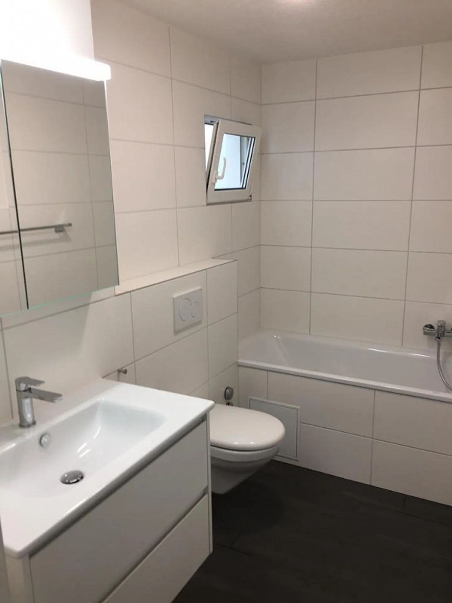 2.5 Room Apartment in Breite Quarter with Renovated Bathroom and Kitchen - Photo 4 of 8