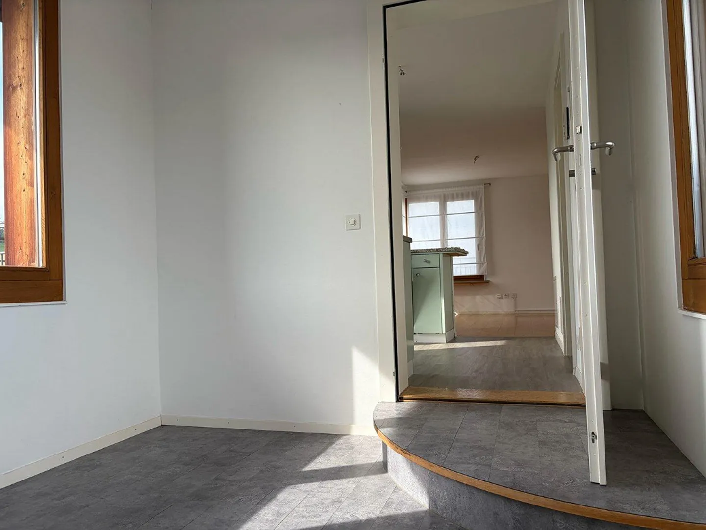 Charming 2.5-room penthouse apartment with fireplace for rent! - Photo 8 of 10