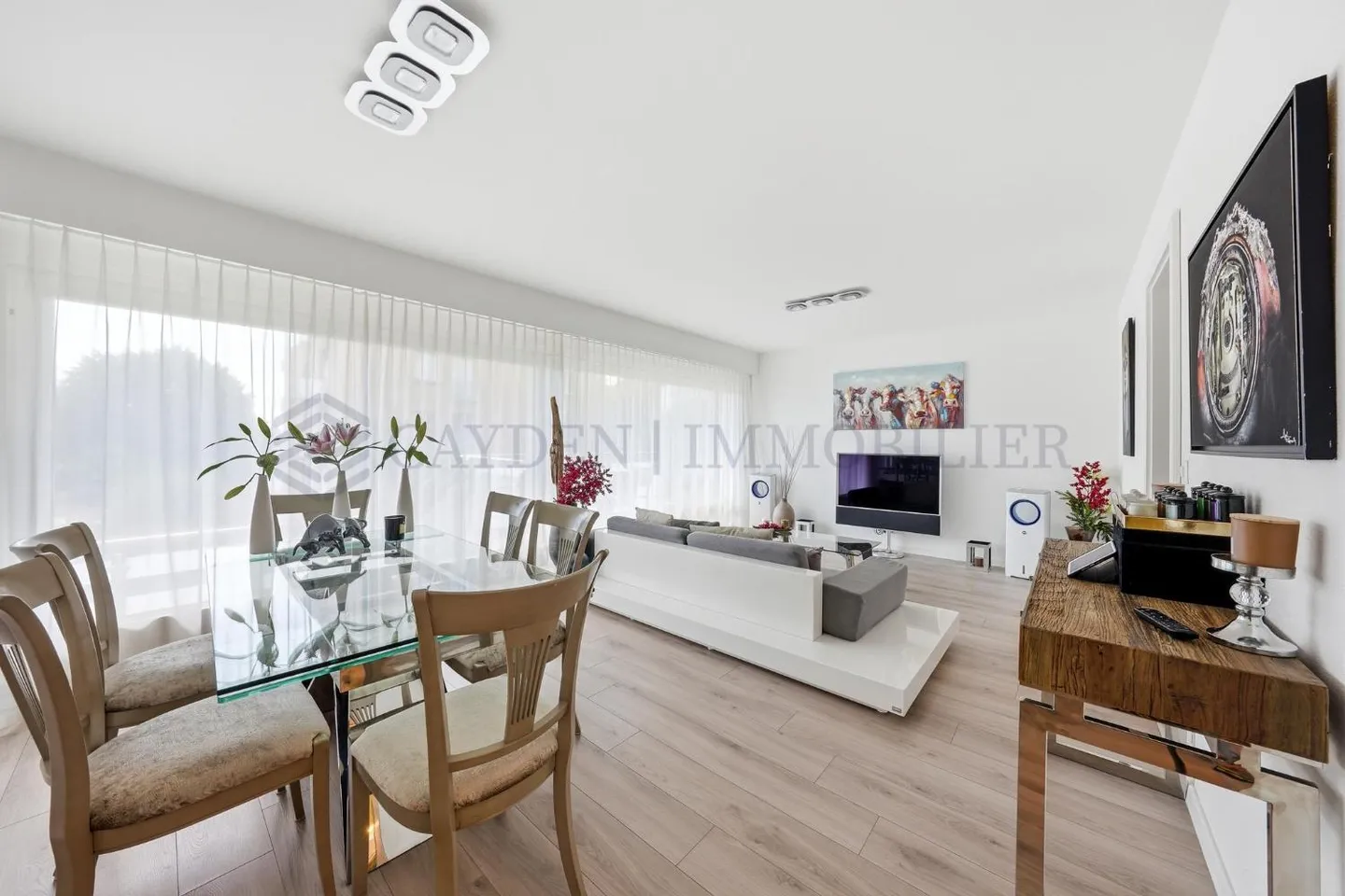 Bel appartement de 4,5 pièces entièrement rénové - Photo 2 sur 9