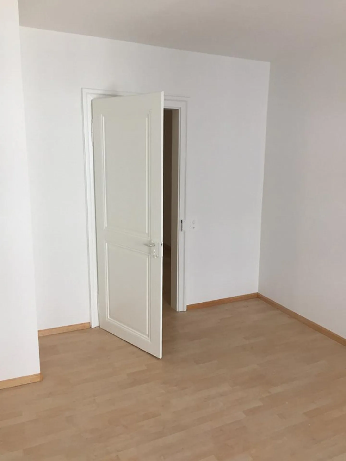 2.5 Room Apartment in Breite Quarter with Renovated Bathroom and Kitchen - Photo 7 of 8