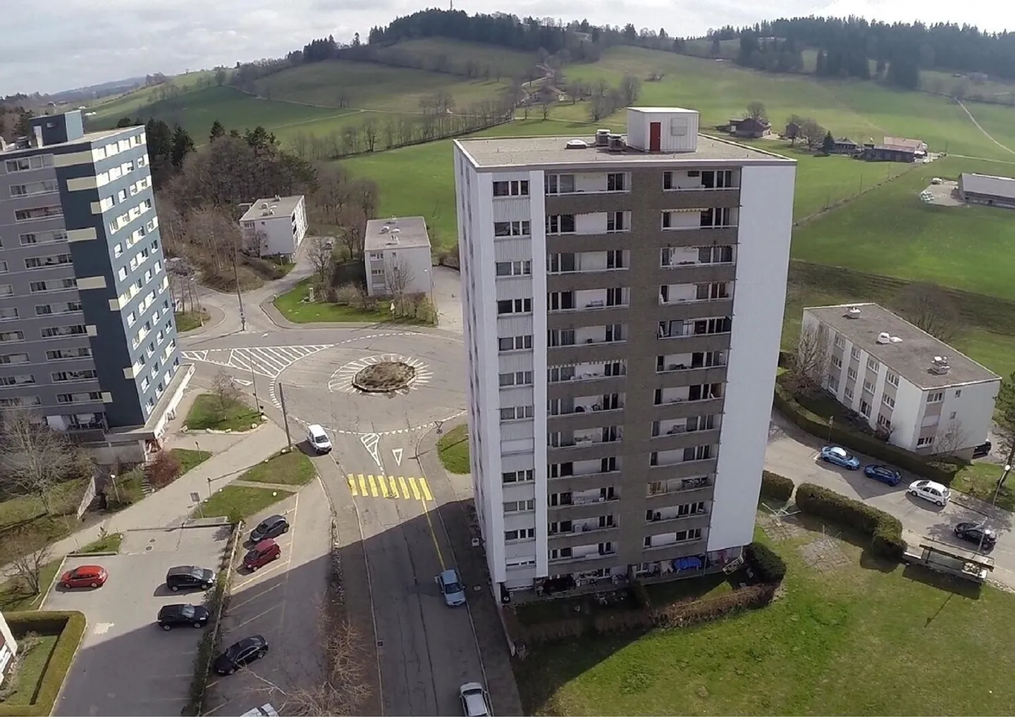 Questo appartamento di 5.5 stanze ti aspetta nelle alture di La Chaux-de-Fonds! - Foto 2 di 8
