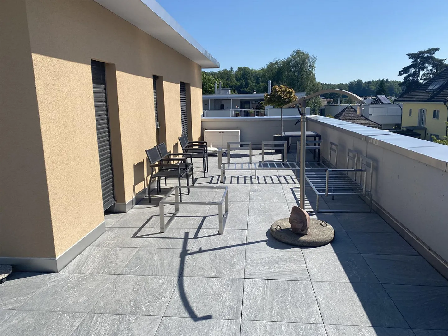 Attico moderno di 2,5 stanze con vista panoramica a Feldbrunnen - Foto 3 di 15