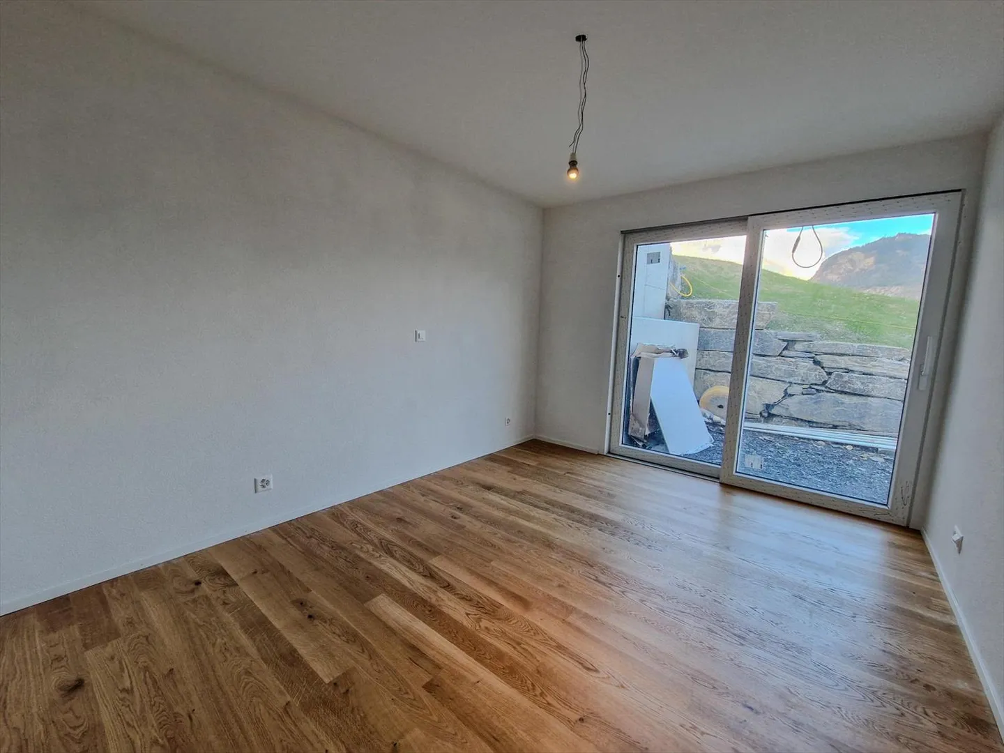Helle 4,5-Zimmer-Neuwohnung mit Terrasse und atemberaubendem Blick in Signèse - Foto 4 von 11