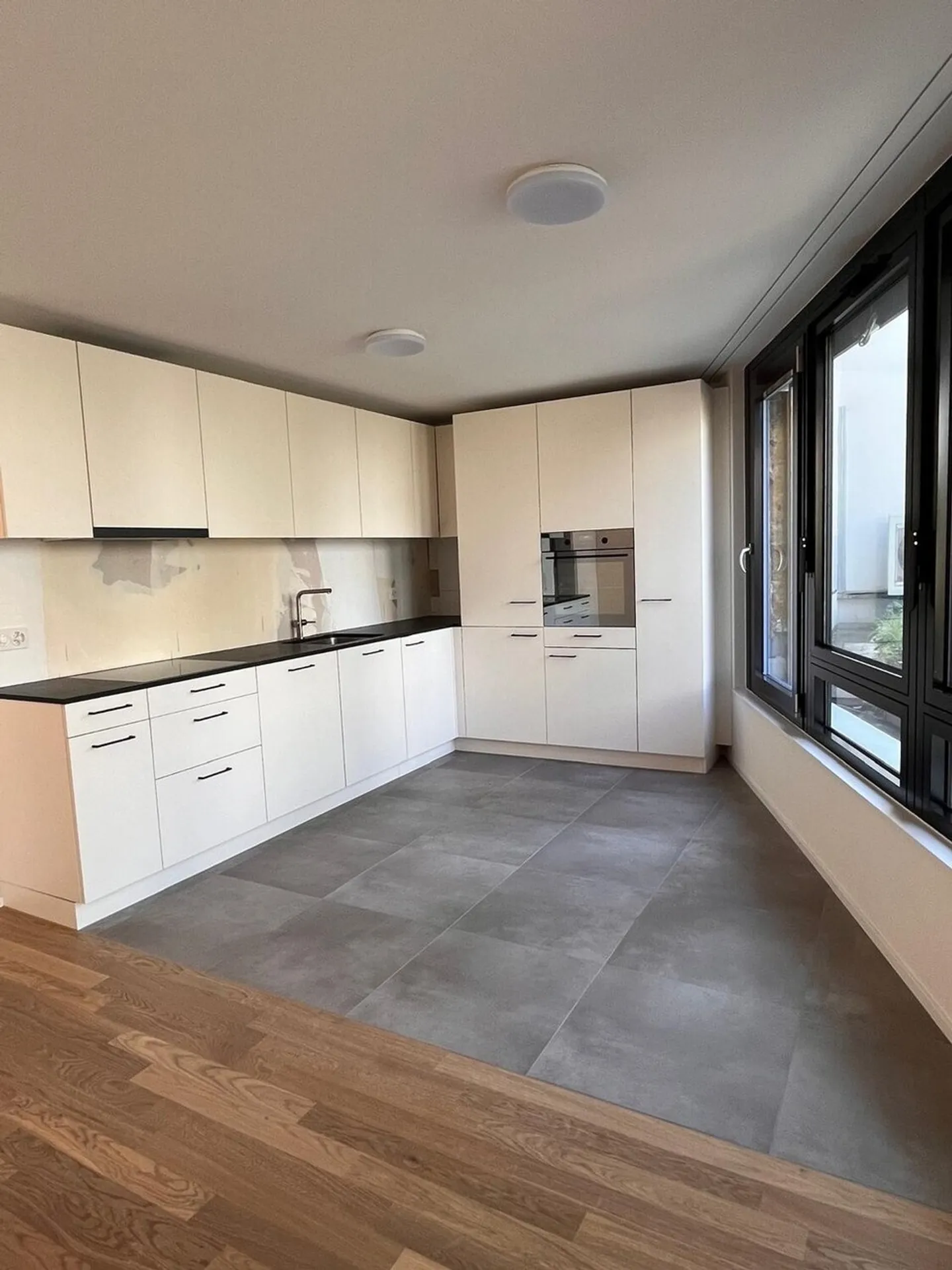 Appartement moderne en emplacement privilégié - Photo 2 sur 6