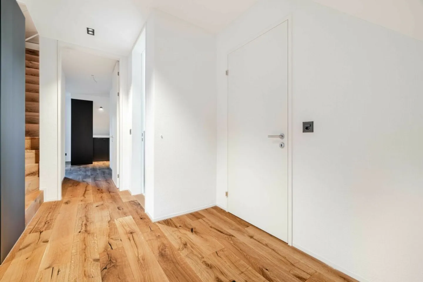 Unique 2.5-room apartment with huge private rooftop terrace - Photo 5 of 10