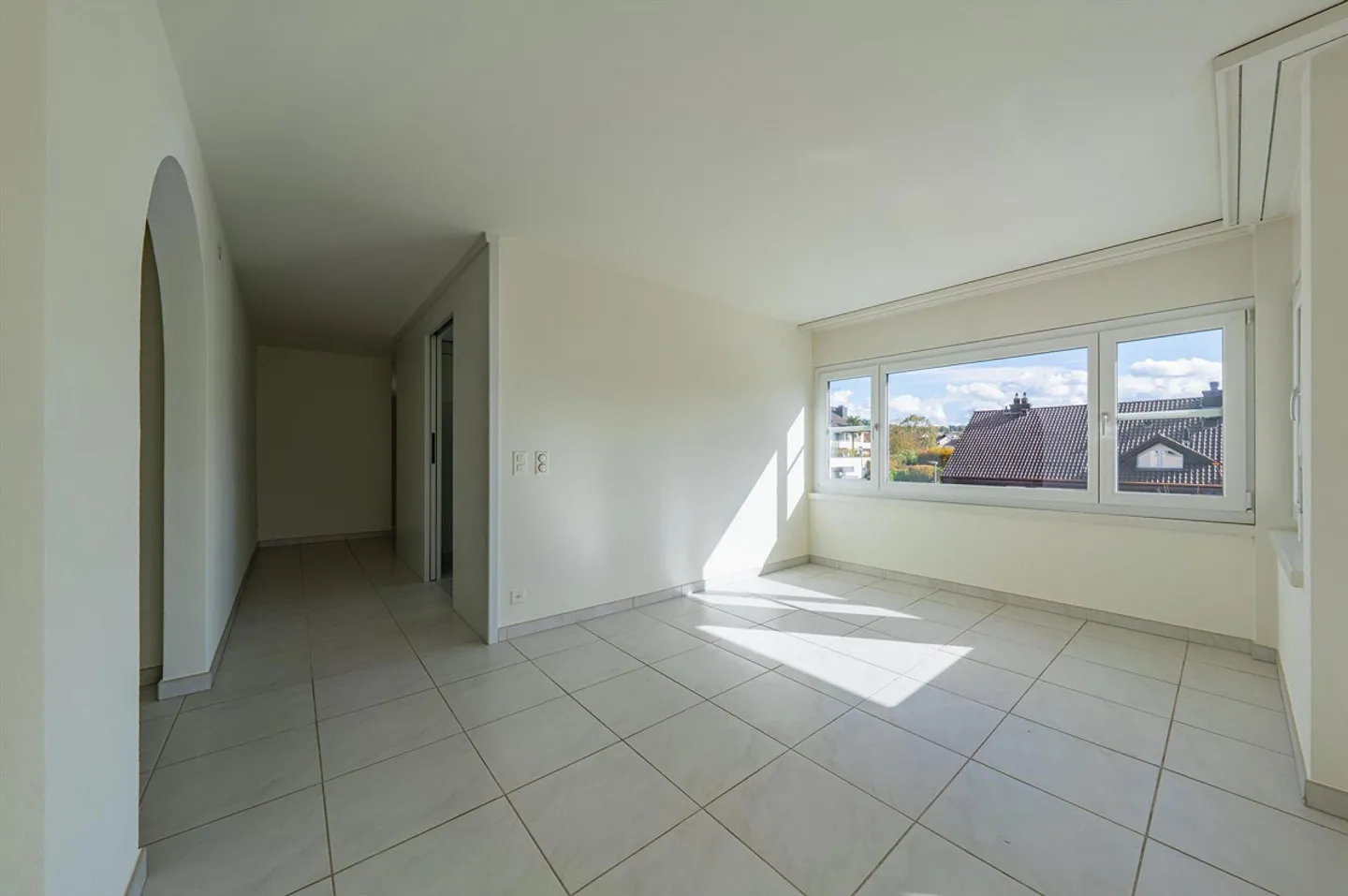 Plenty of space for family happiness with lake and panoramic views - Photo 4 of 6