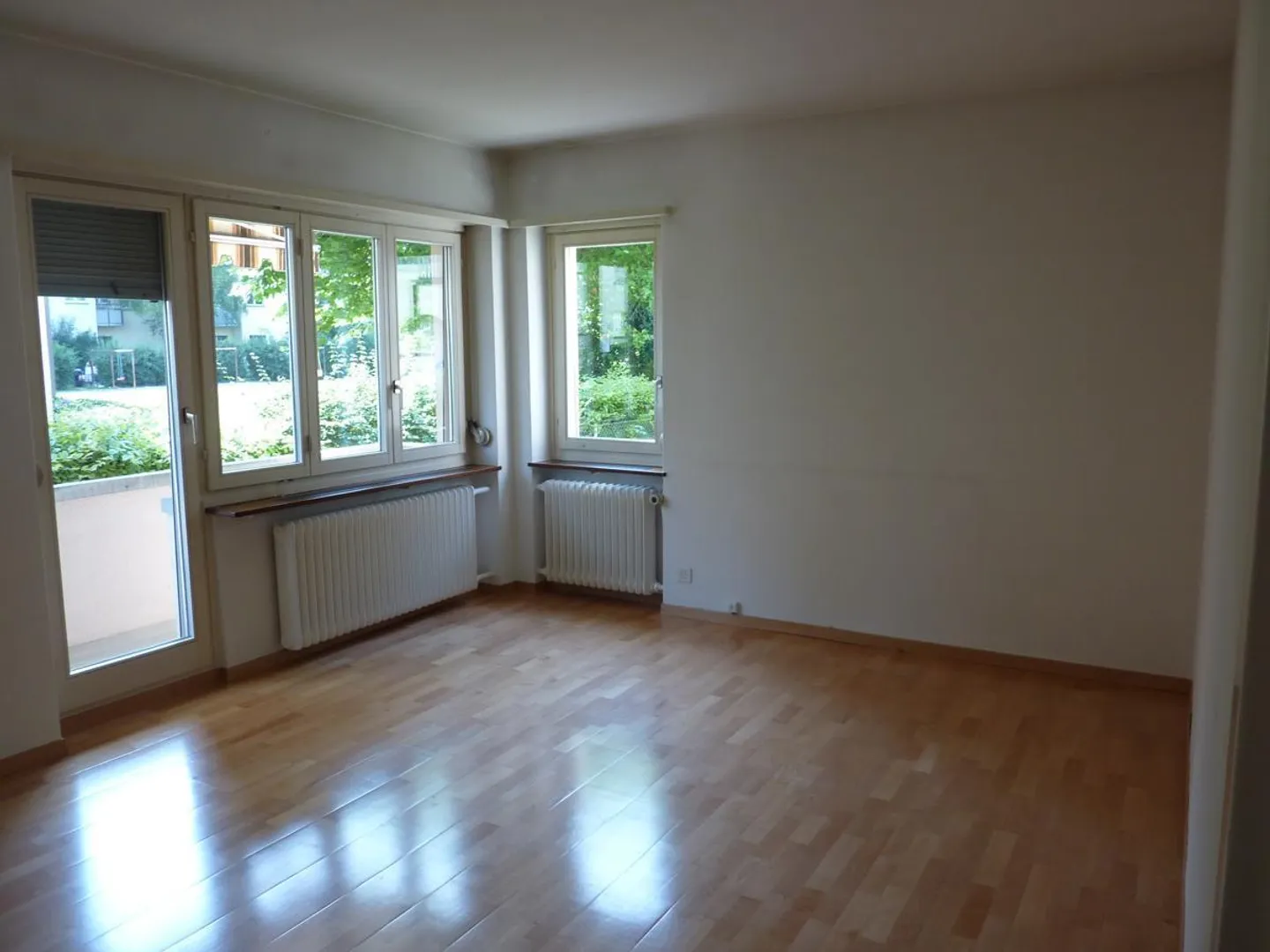 Cozy 2-Room Apartment with Balcony - Photo 2 of 4