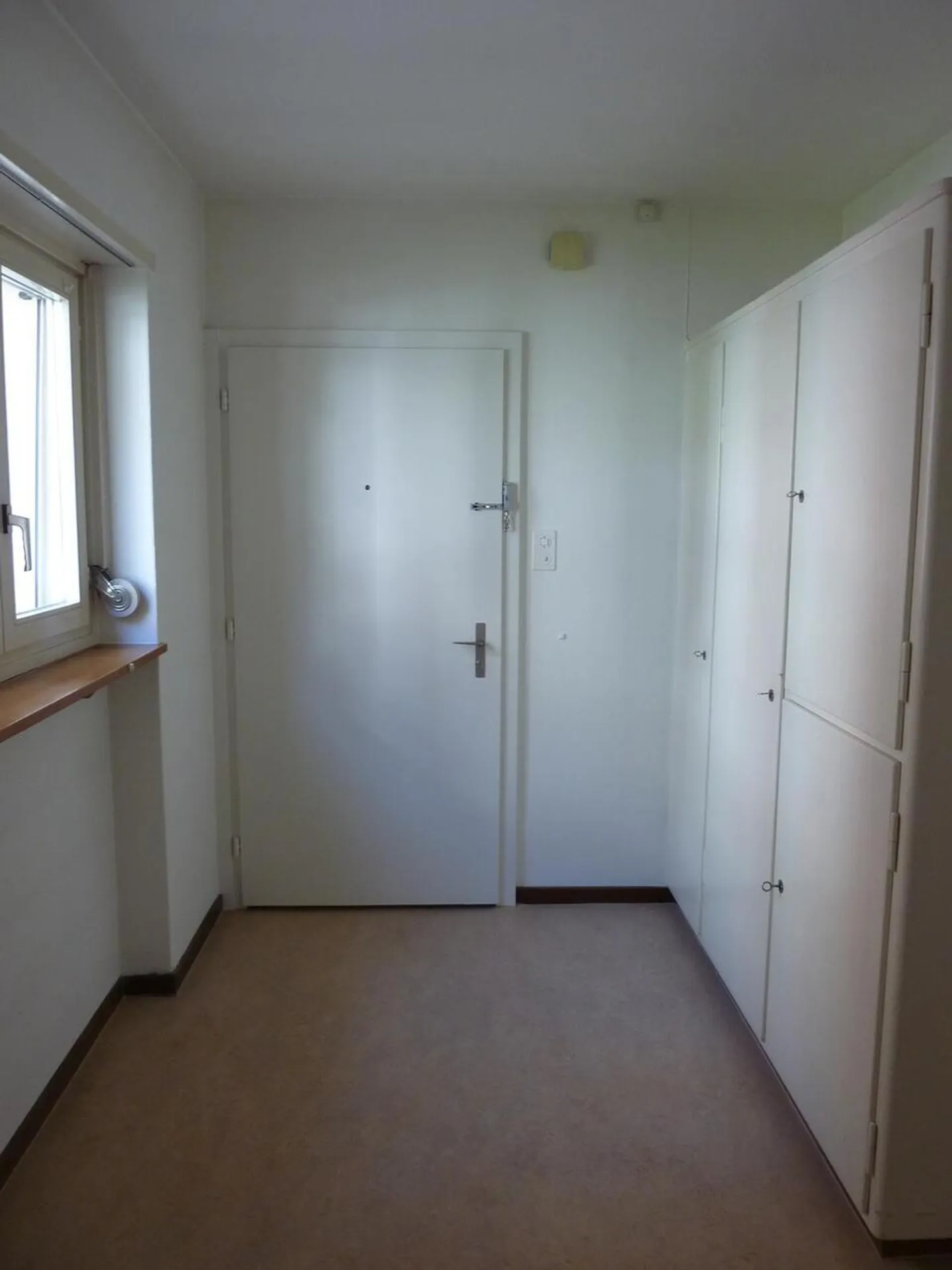 Cozy 2-Room Apartment with Balcony - Photo 3 of 4