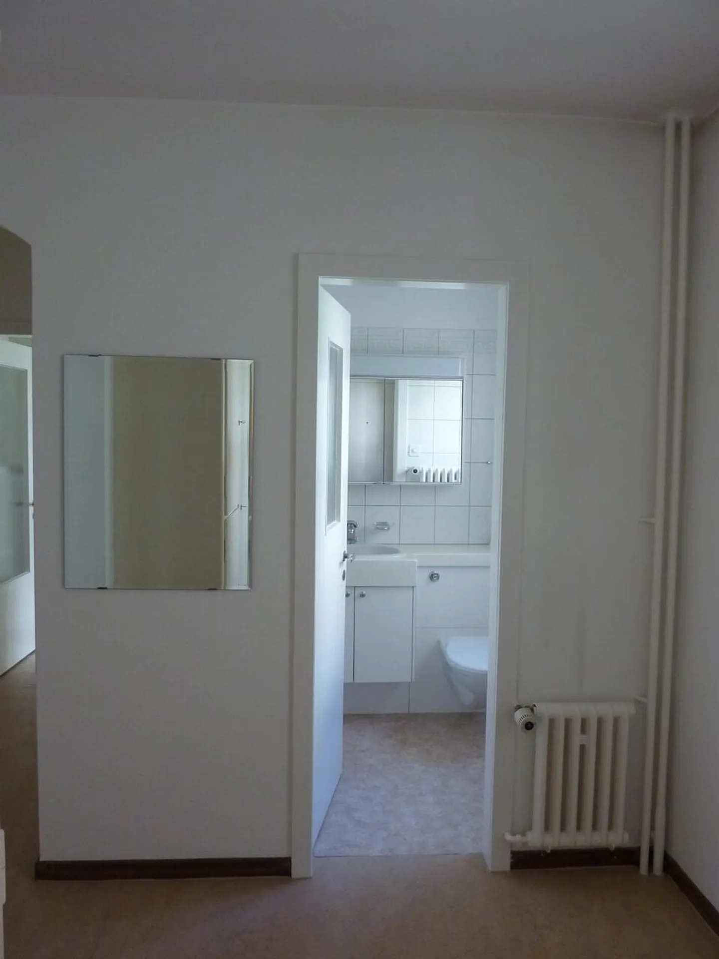 Cozy 2-Room Apartment with Balcony - Photo 4 of 4