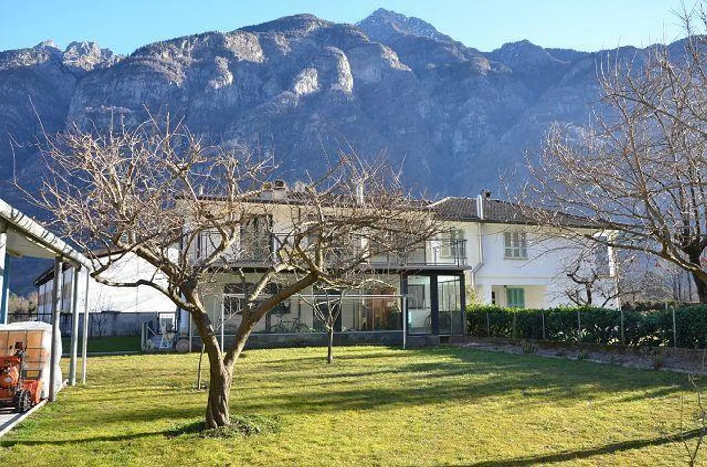 Semi-detached villa with large garden, terrace and large garage, sol... - Photo 35 of 52