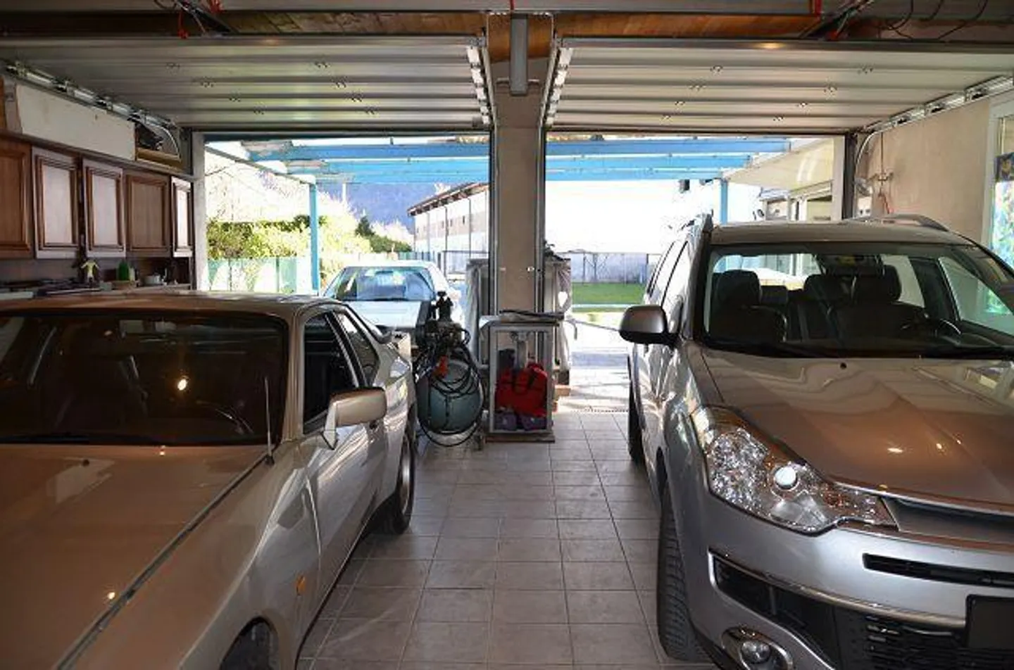 Semi-detached villa with large garden, terrace and large garage, sol... - Photo 39 of 52