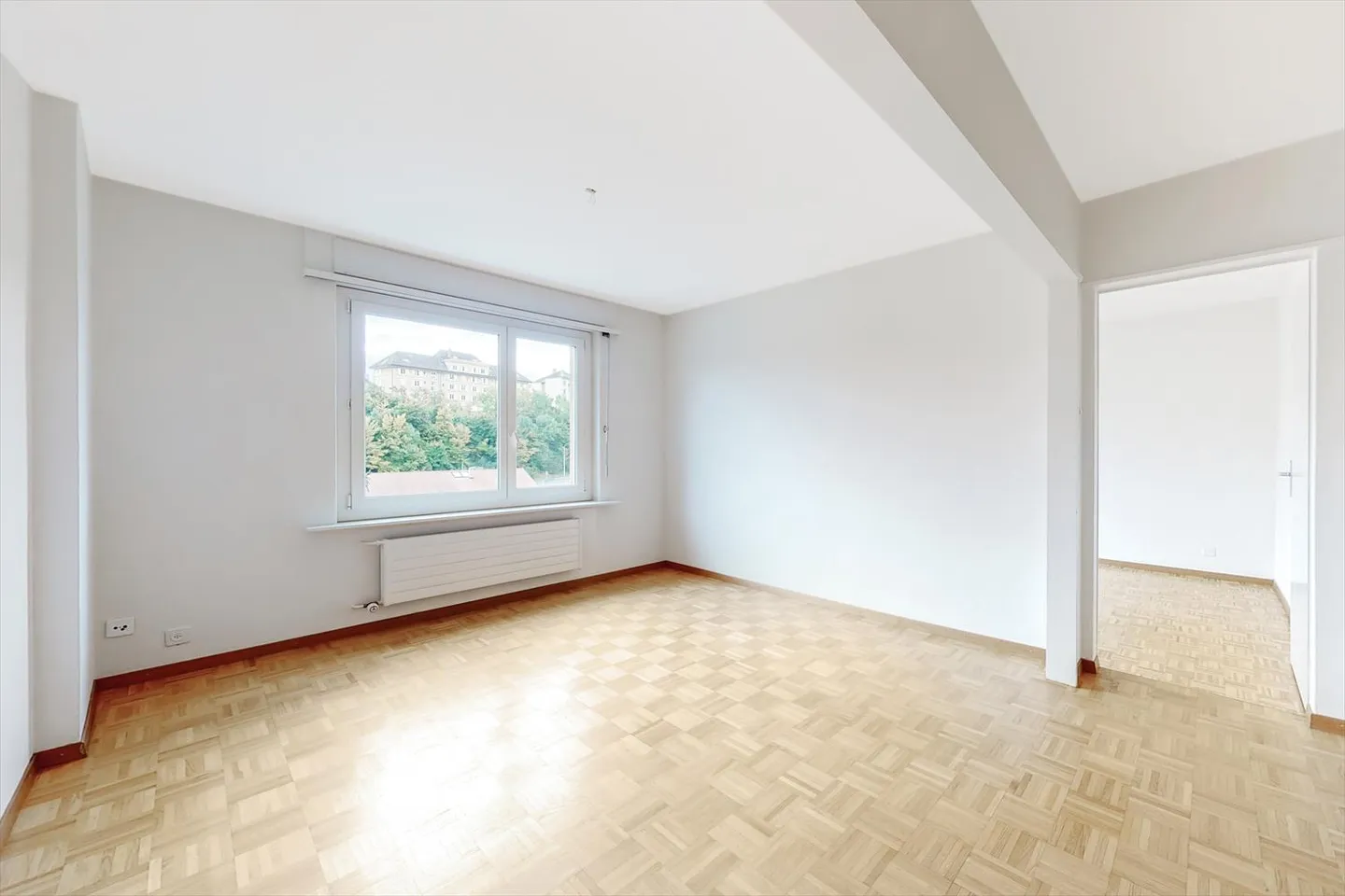 Idéalement situé dans un bâtiment accueillant ! - Photo 2 sur 9