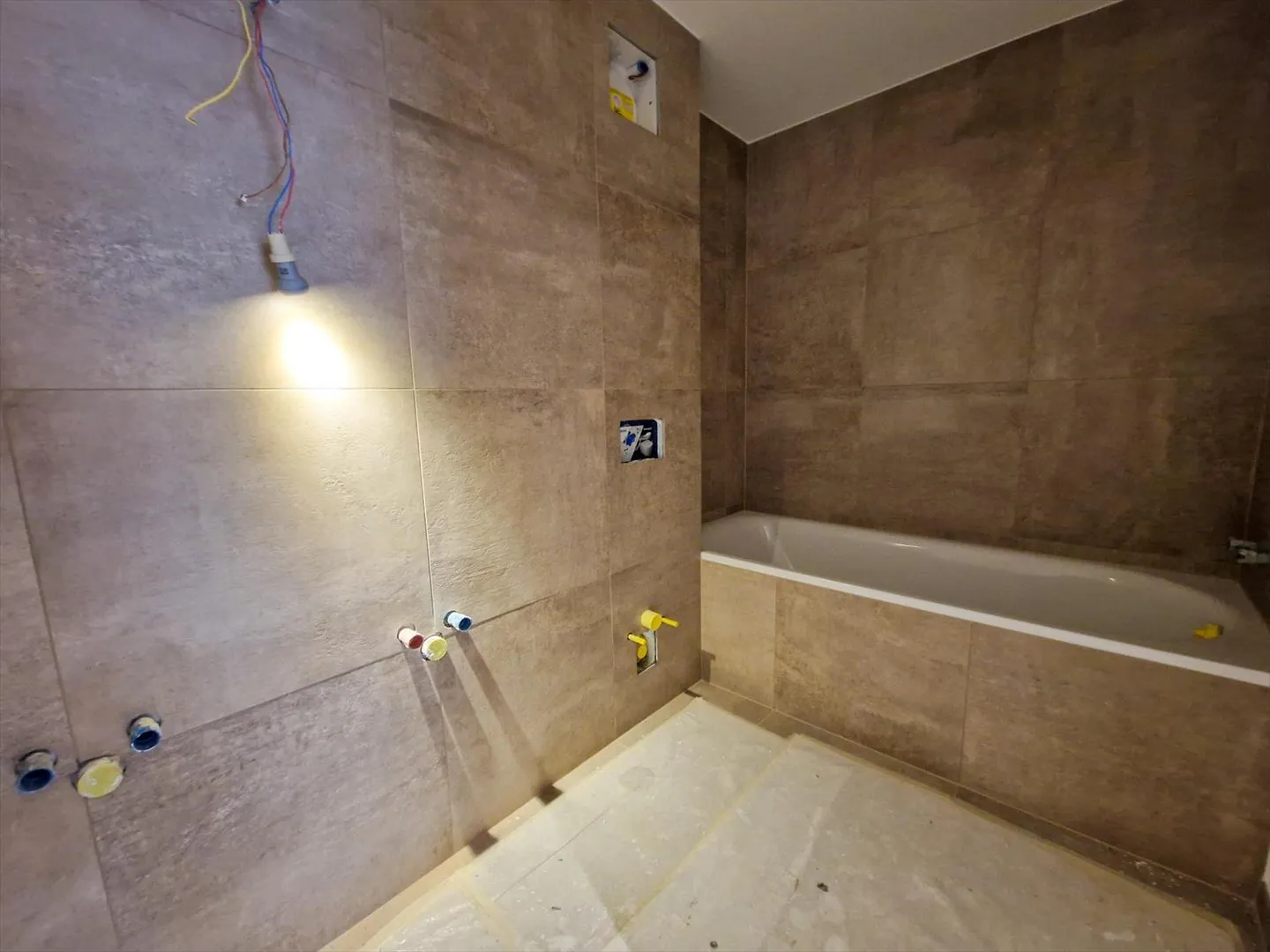 Helle 4,5-Zimmer-Neuwohnung mit Terrasse und atemberaubendem Blick in Signèse - Foto 9 von 11