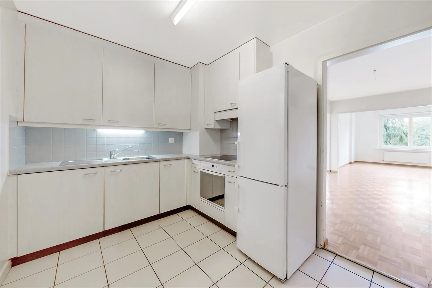 Idéalement situé dans un bâtiment accueillant ! - Photo 3 sur 9