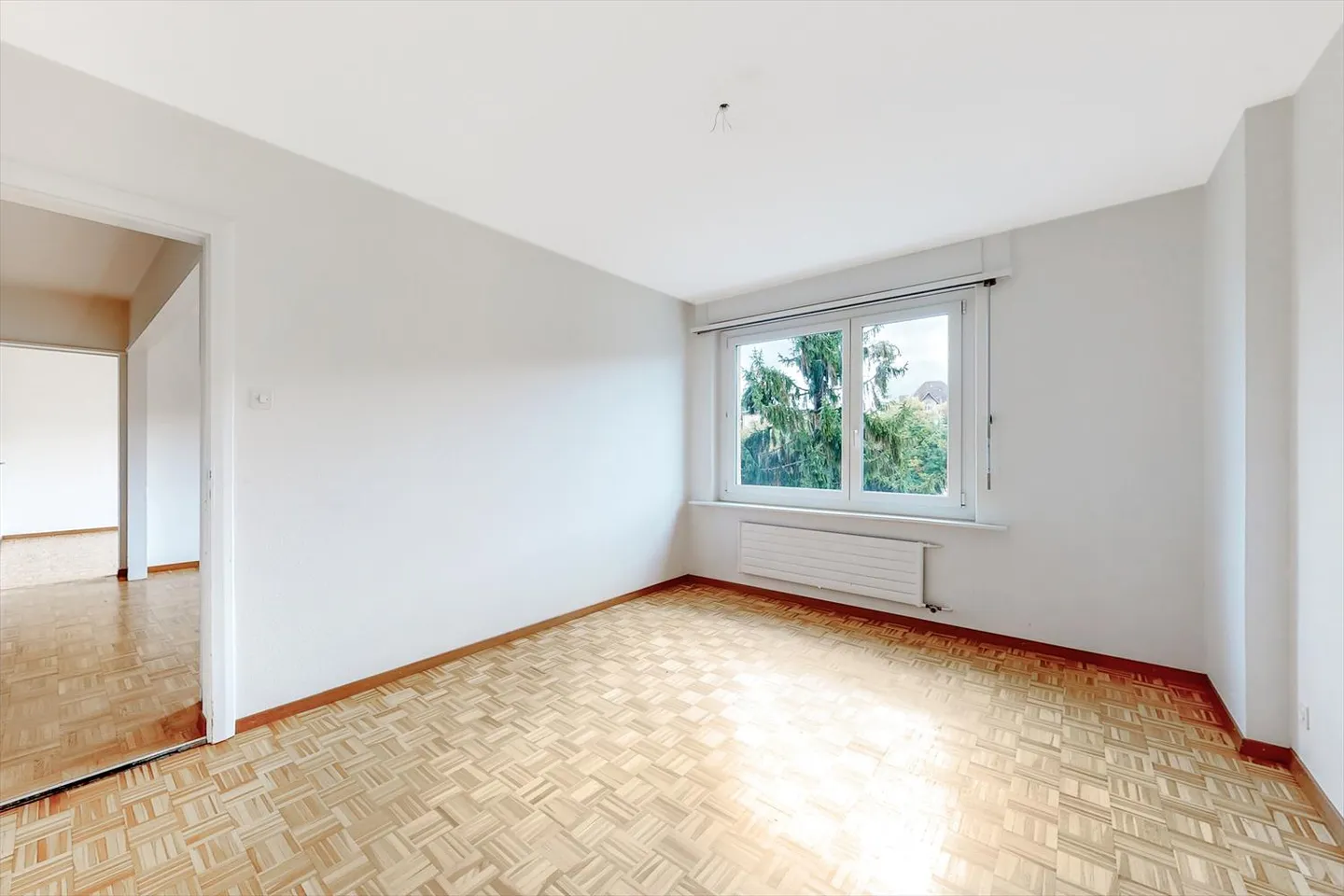 Idéalement situé dans un bâtiment accueillant ! - Photo 4 sur 9