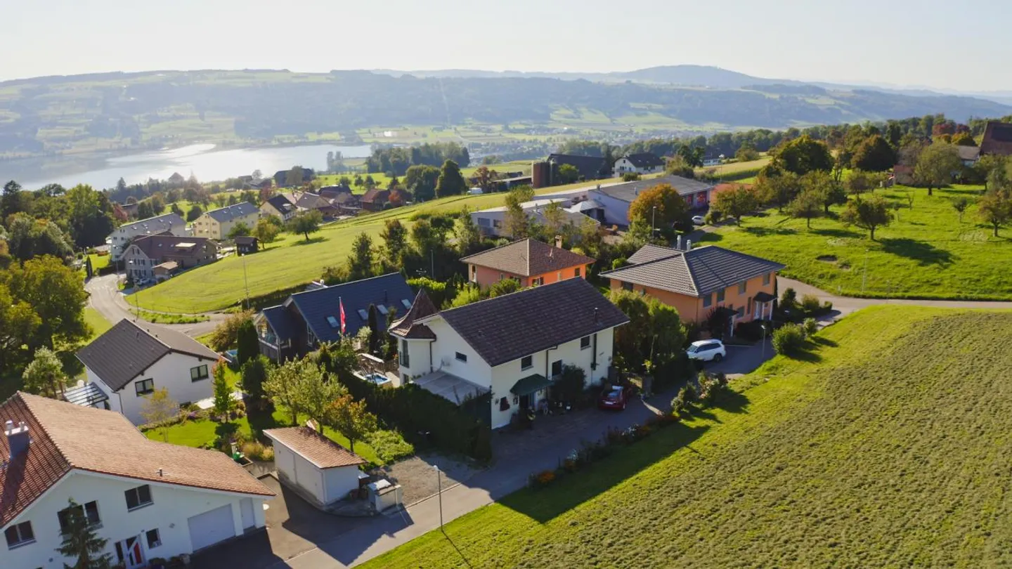 Vivere con vista - circondato da pace e verde - Casa unifamiliare di 6,5 stanze a Sulz - Foto 1 di 13