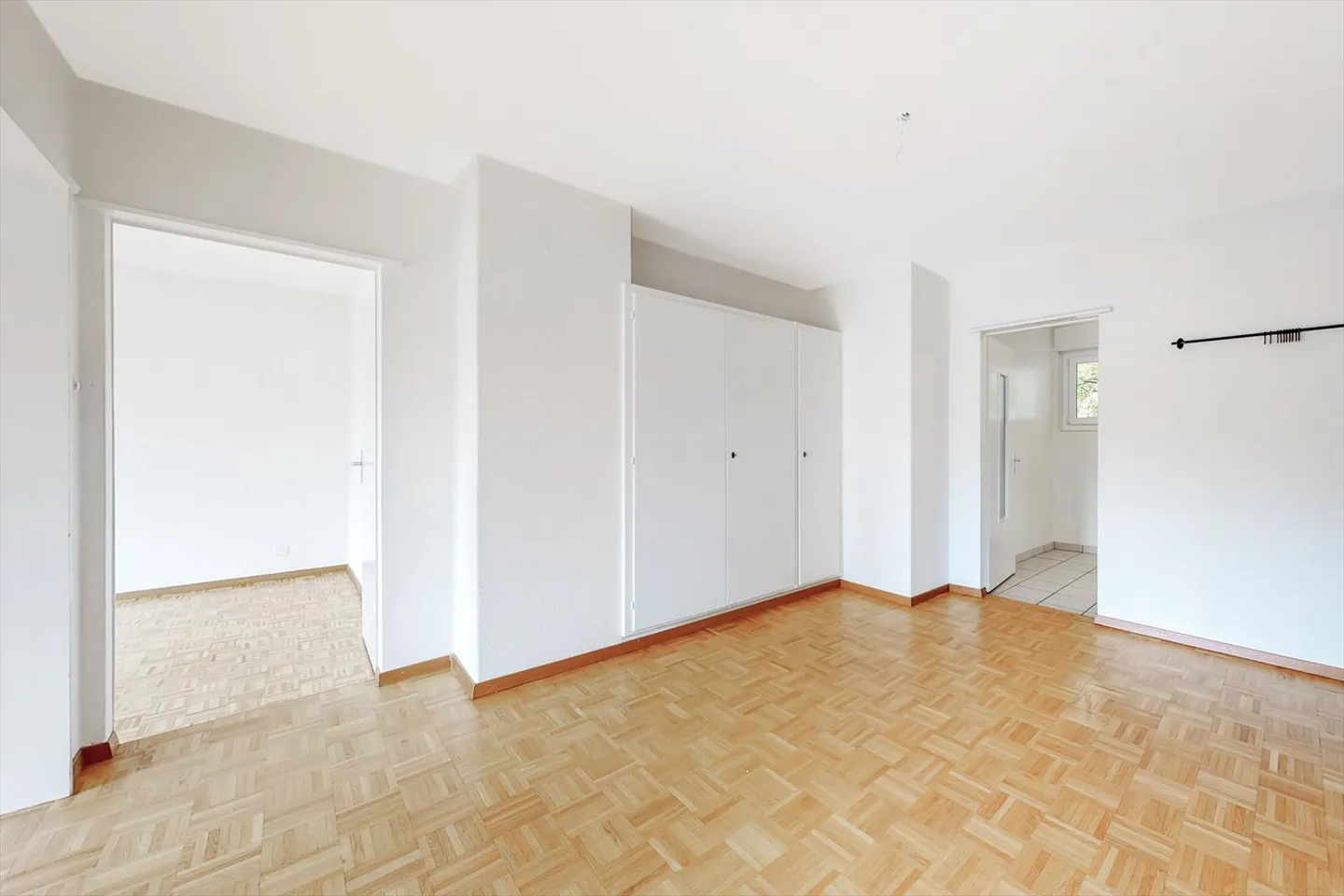 Idéalement situé dans un bâtiment accueillant ! - Photo 5 sur 9