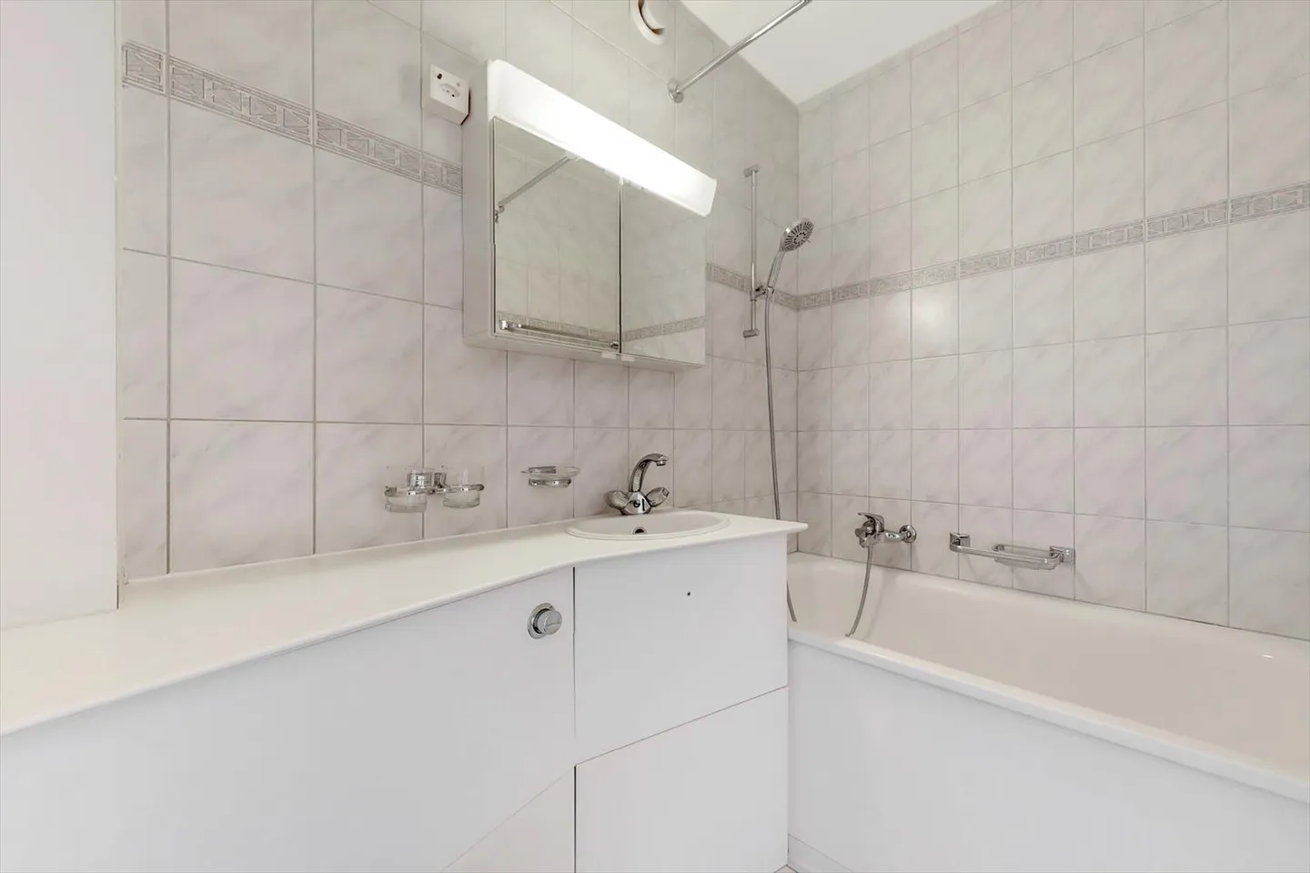 Idéalement situé dans un bâtiment accueillant ! - Photo 6 sur 9