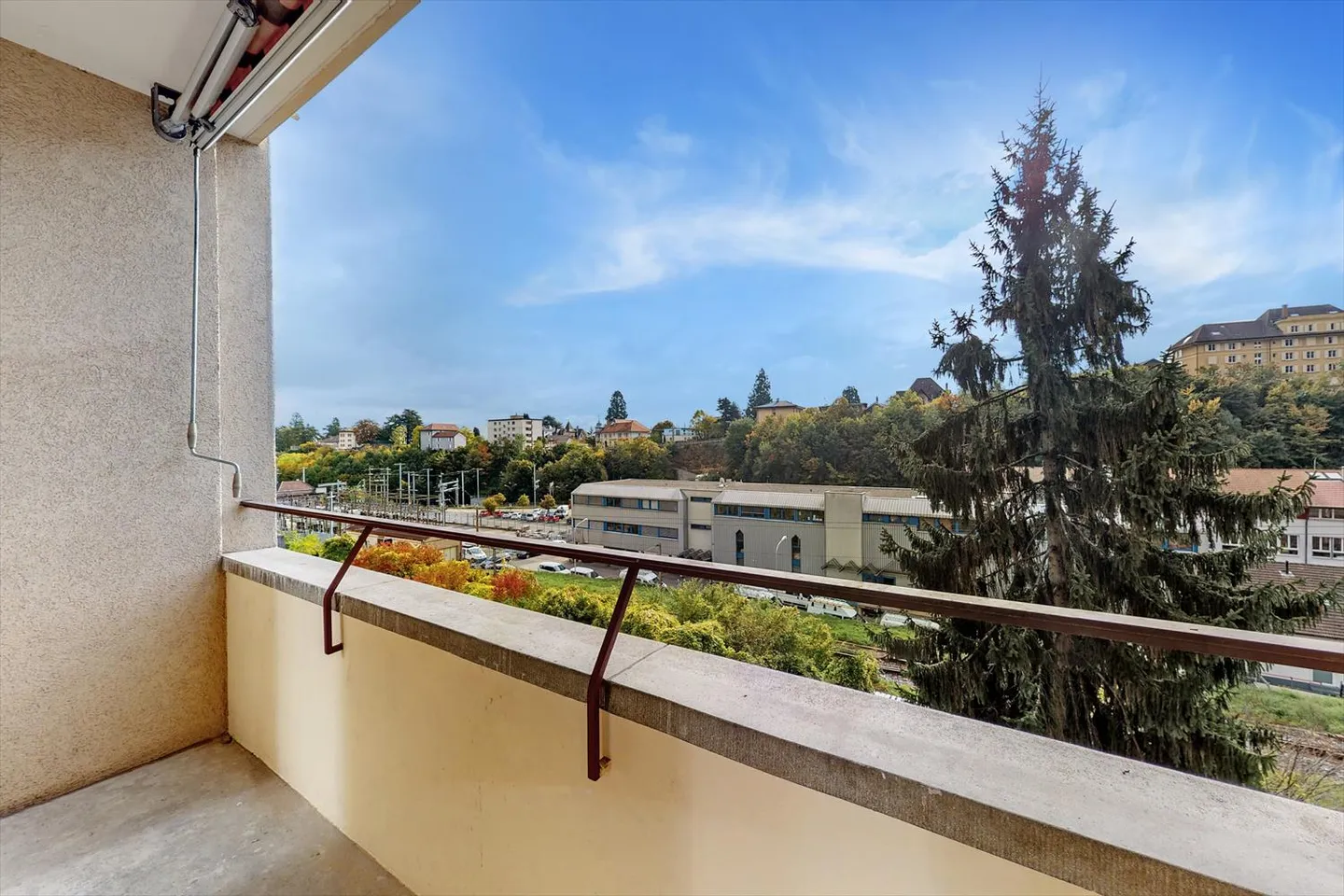 Idéalement situé dans un bâtiment accueillant ! - Photo 7 sur 9